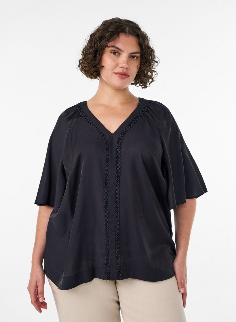 Viscose blouse met V-hals en decoratieve details, Zwart, Model image number 0