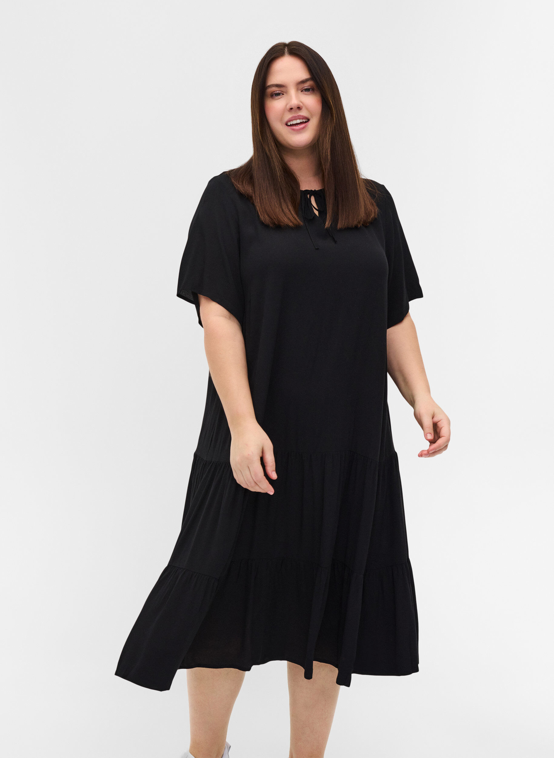 Zizzi Robe &agrave; manches courtes en viscose, Black, Model image number 0