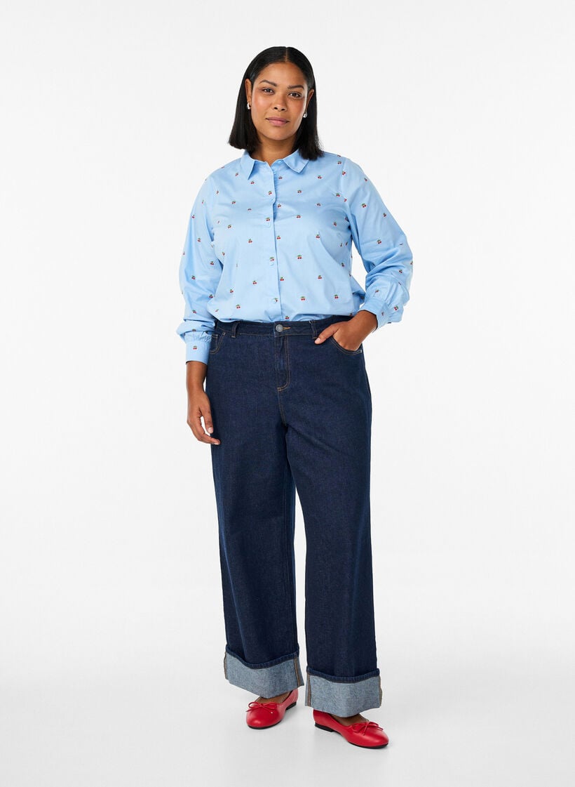 Overhemdbluse met geborduurde kersjes, Blauw, Model