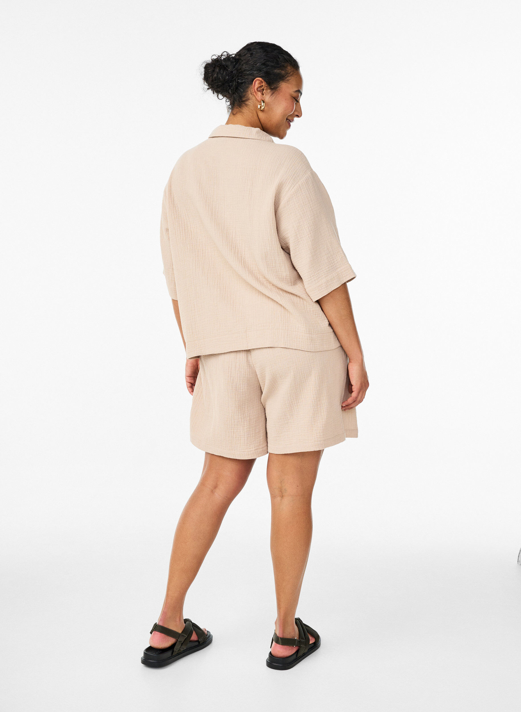 ZizziHigh-waisted mousseline katoen shorts, Beige, Model image number 2