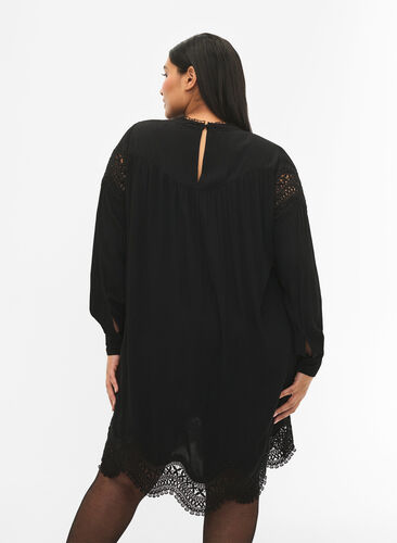 Robe en viscose avec ornements brodés, Black, Model image number 1