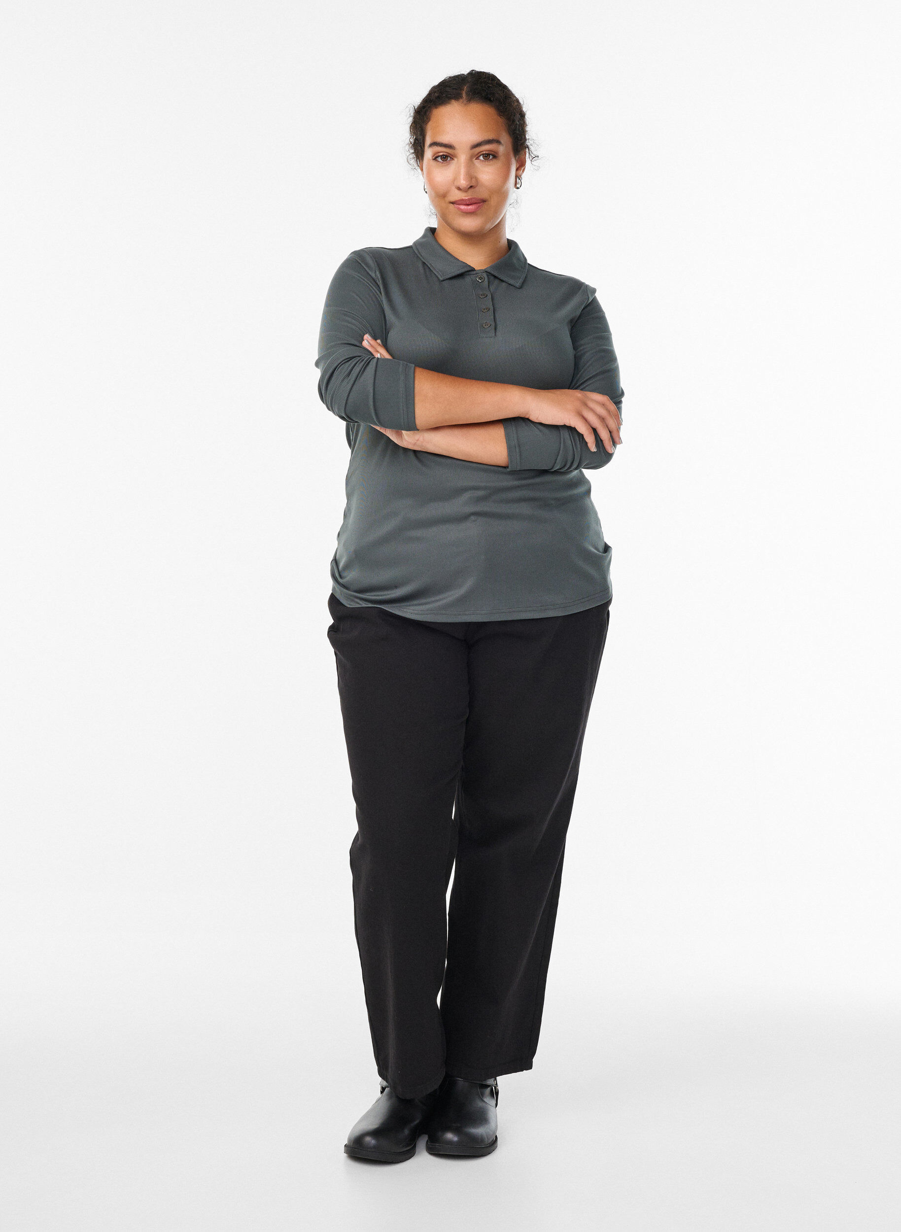 Zizzi Polo en maille c&ocirc;tel&eacute;e douce &agrave; manches longues, Vert fonc&eacute;, Model image number 1