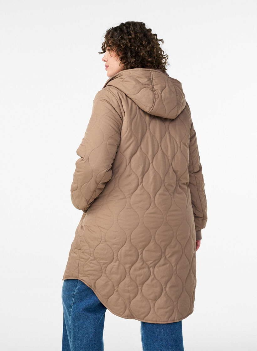 Veste matelass&eacute;e mi-longue avec capuche, Marron, Model