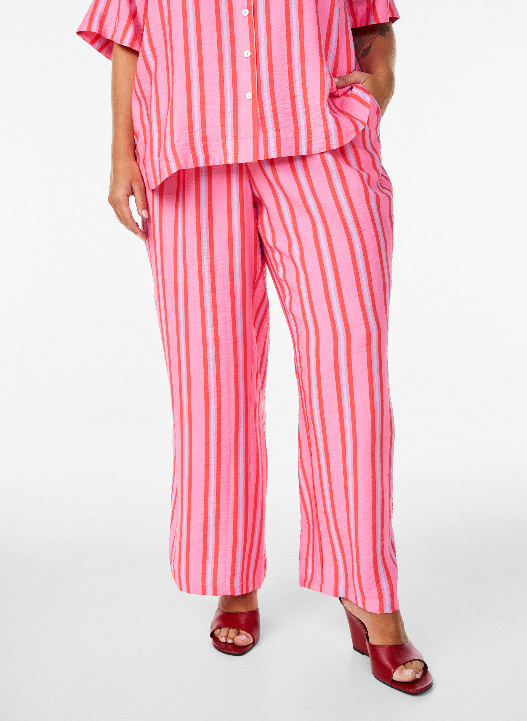 ZizziGestreepte broek met hoge taille en wijde pijpen, Roze, Model image number 2