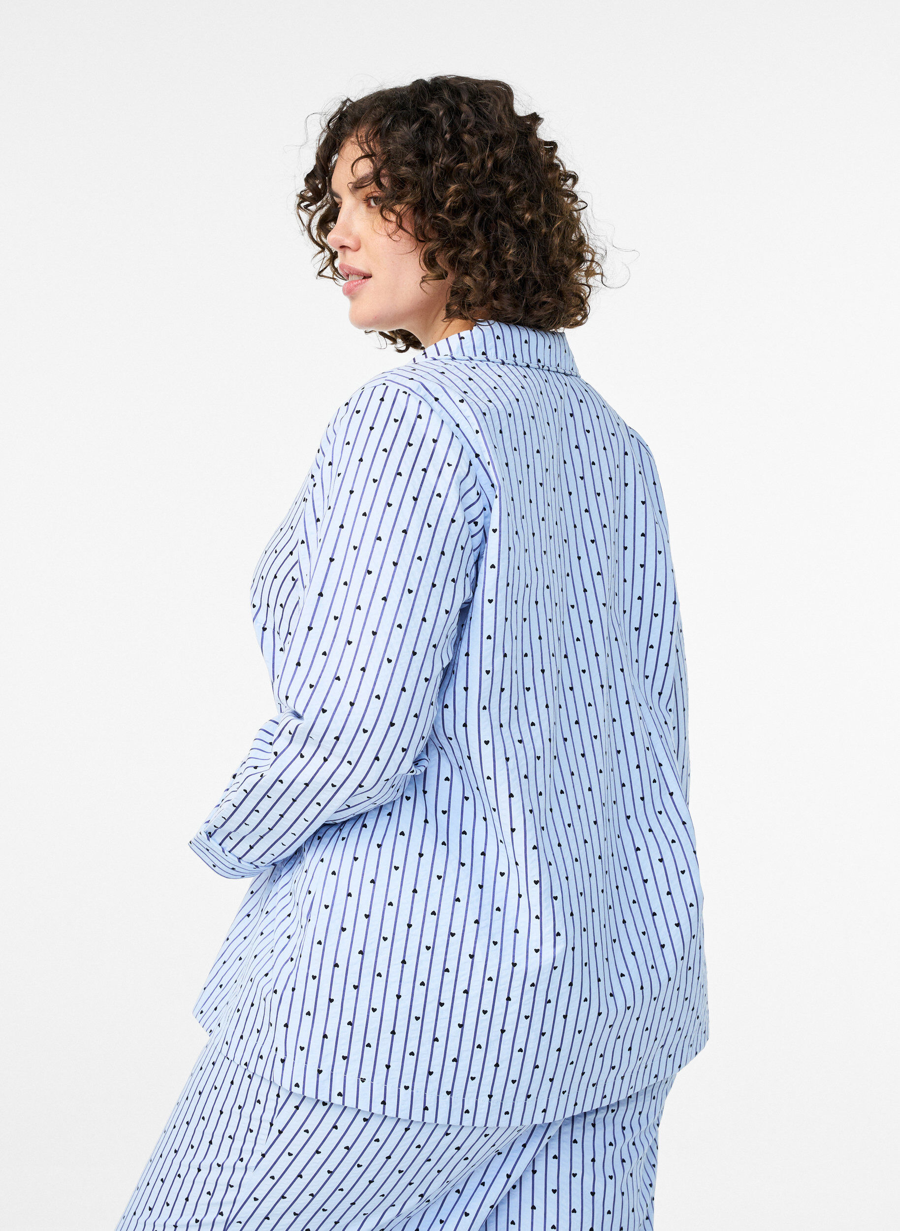Zizzi Chemise de pyjama en seersucker &agrave; manches longues, Bleu Clair, Model image number 2