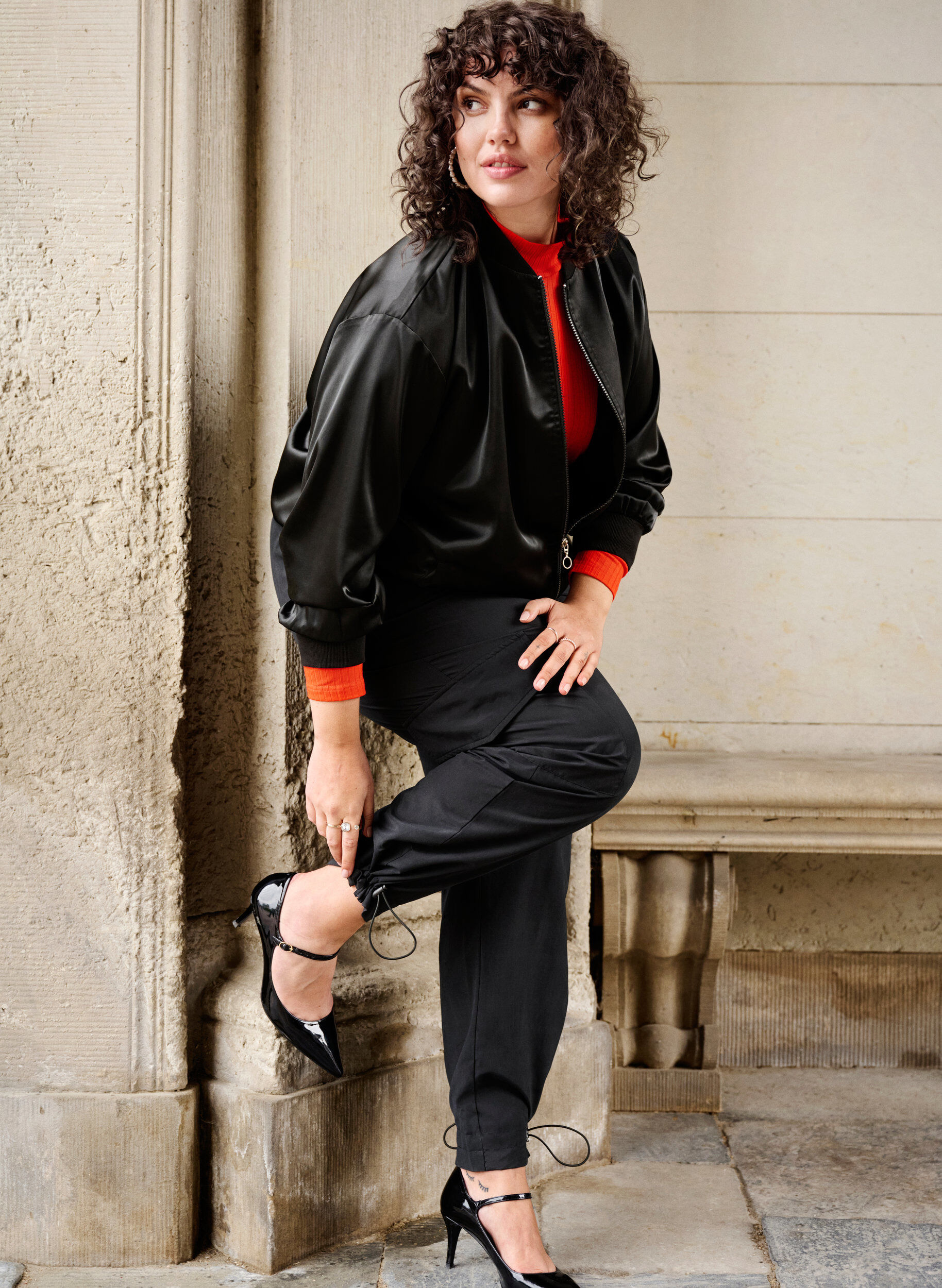 ZizziCropped cargobroek met verstelbare elastiek, Black, Image image number 1