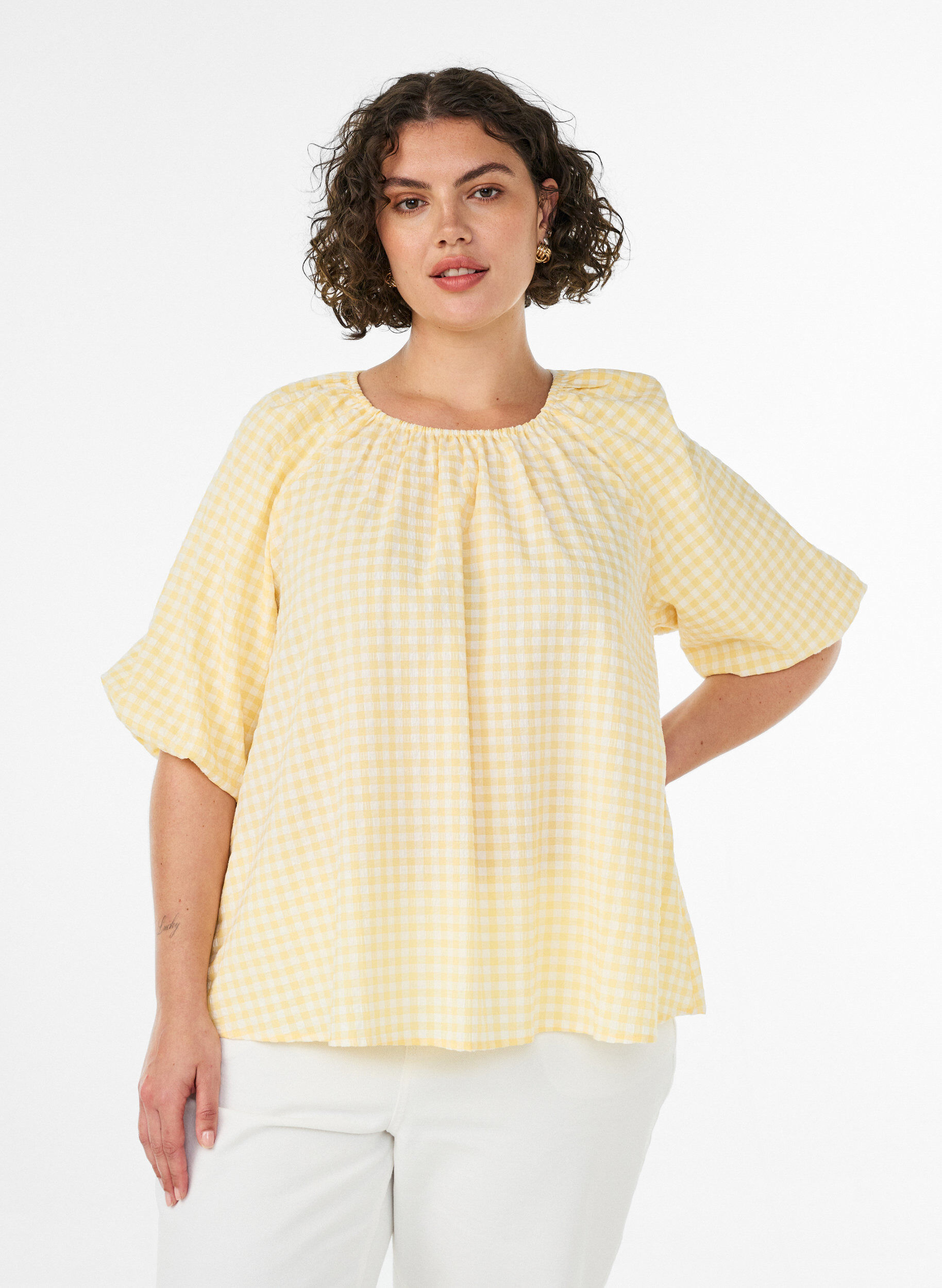 Blouse &agrave; petits carreaux avec une encolure &eacute;lastiqu&eacute;e et des manches coude, Jaune clair, Model