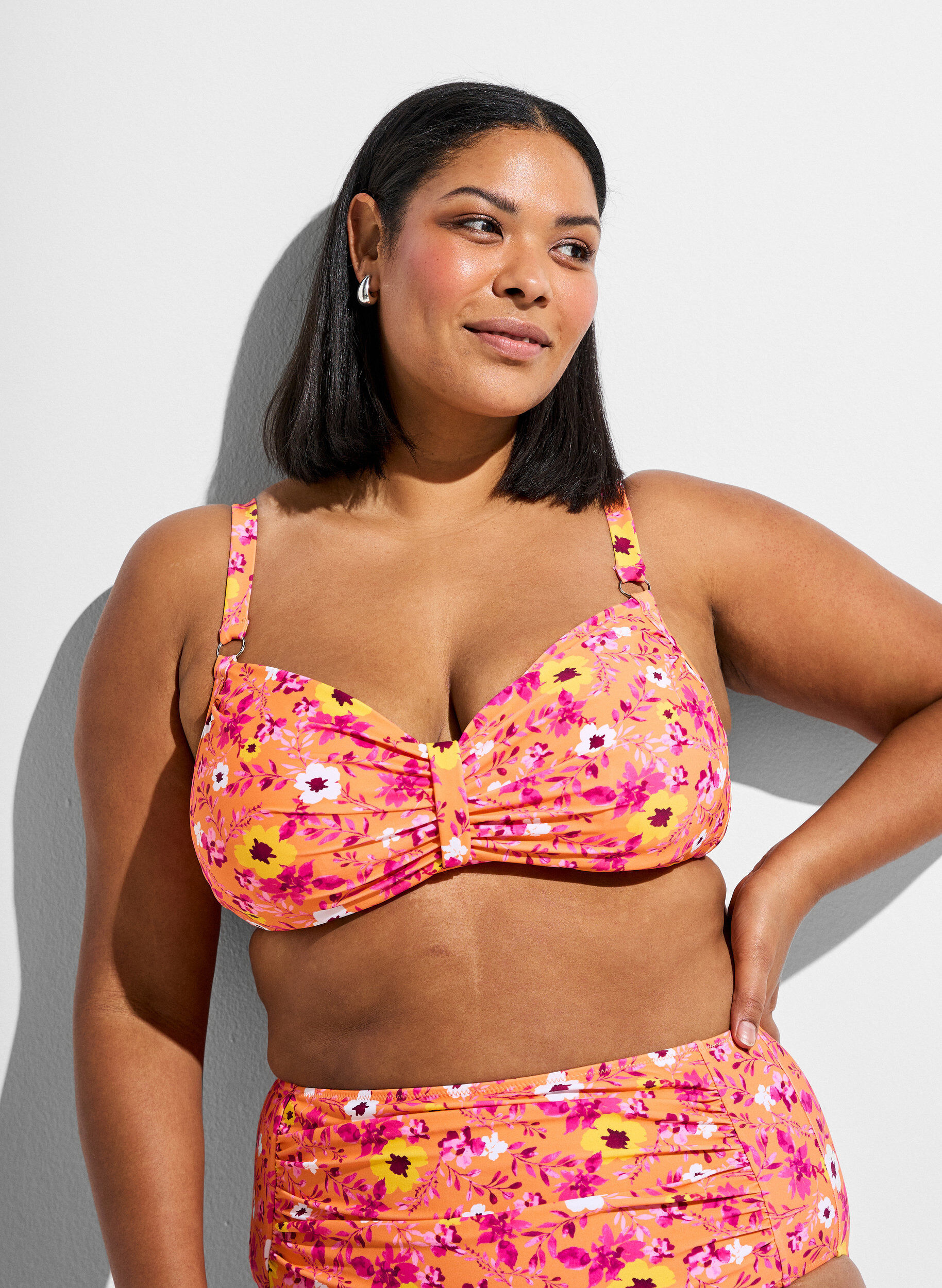 Bikinitop met beugel en patroon, Oranje, Model