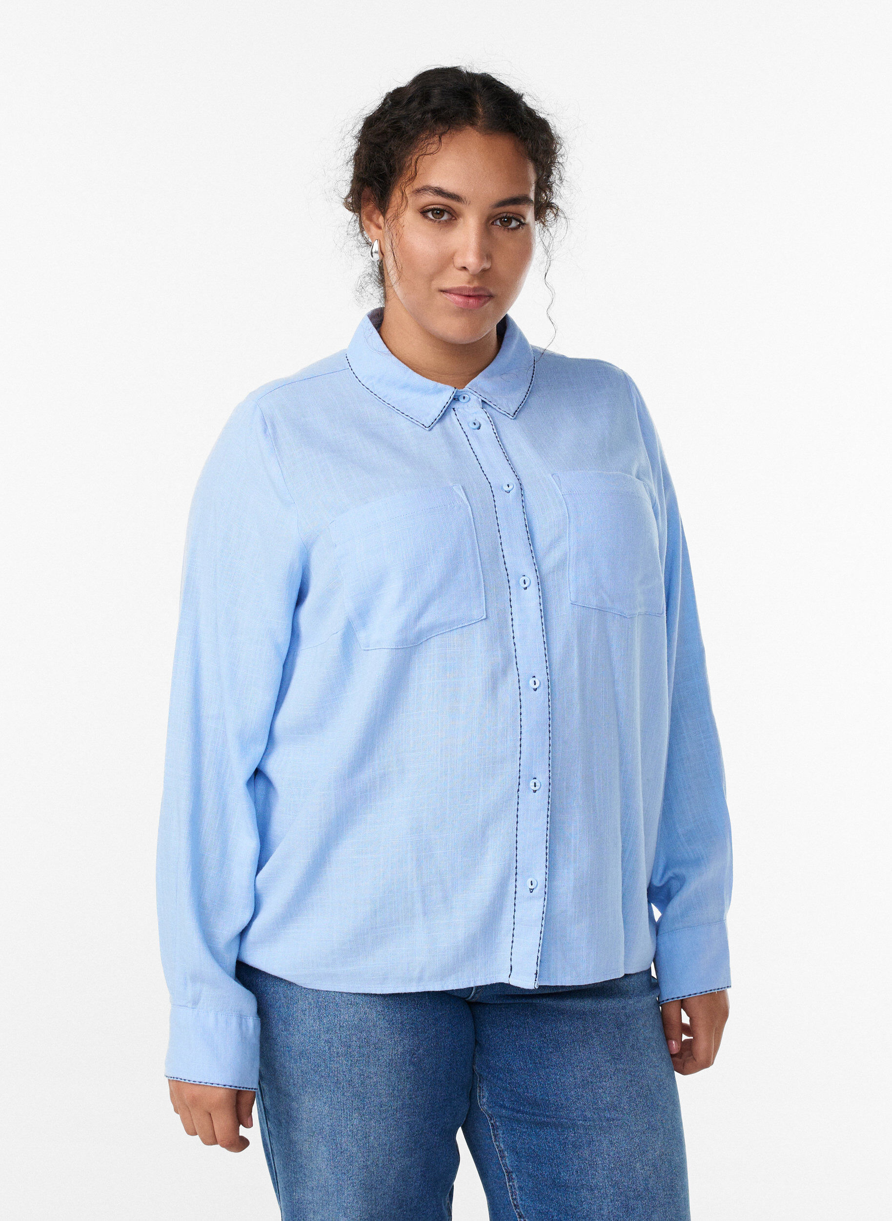 Blouse met contraststiksel en borstzakken, Blauw, Model