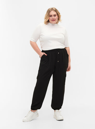 Pantalon cargo de couleur unie avec de grandes poches, Black, Model image number 0