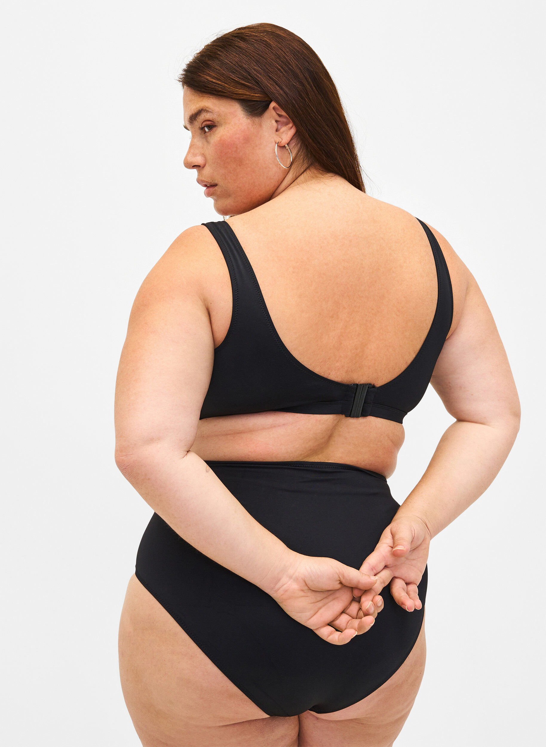 ZizziBikinitop met v-draad en uitneembare pads, Zwart, Model image number 2