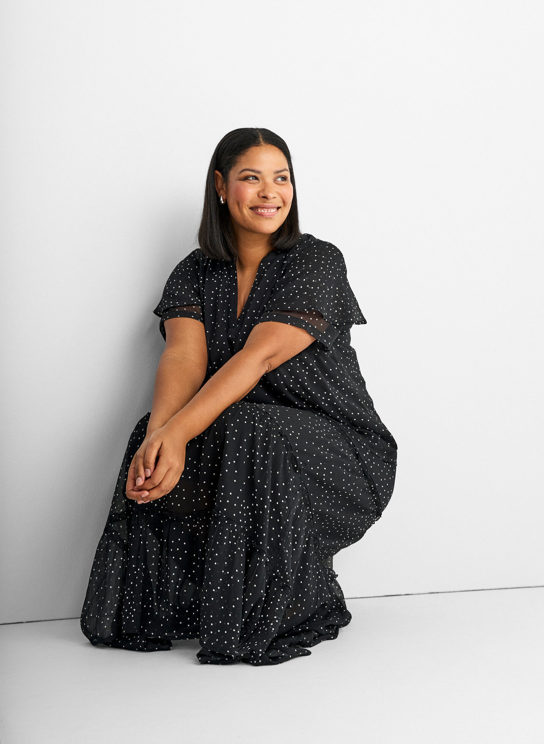 ZizziChiffon blouse met stippeltjes en mouwen met ruches, Zwart, Model image number 3