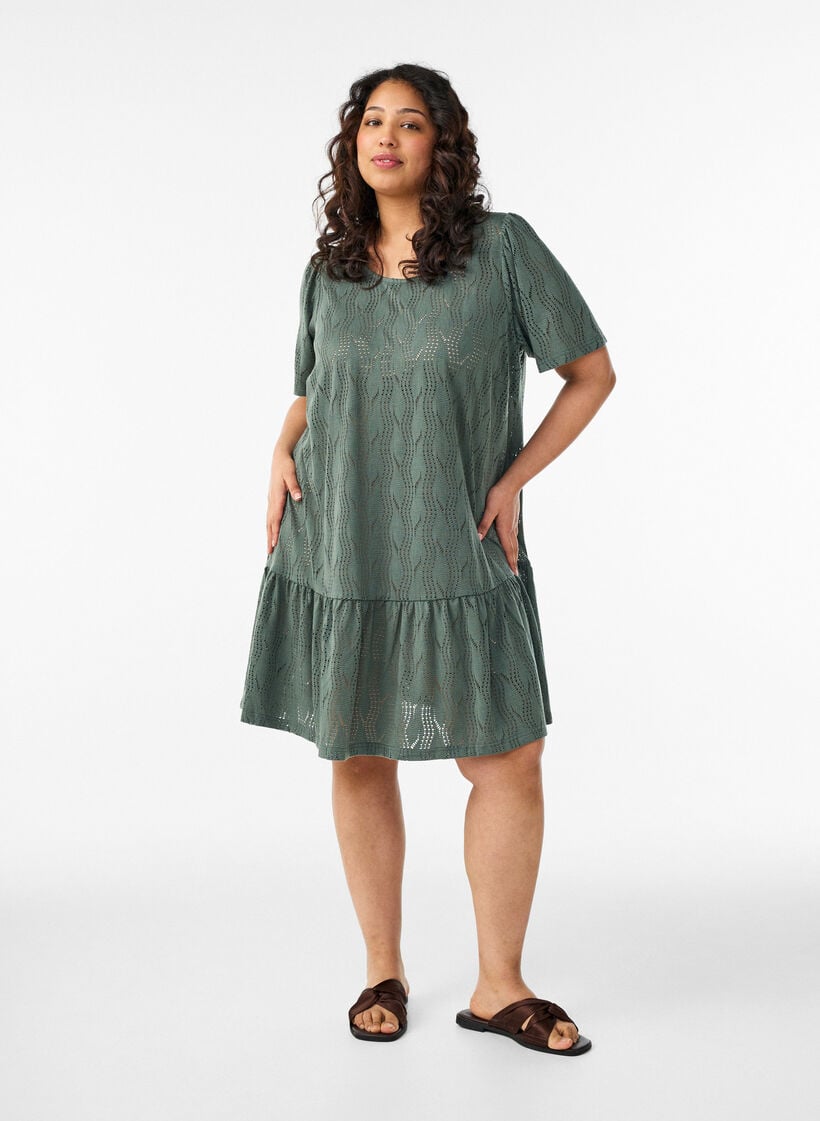 Robe courte en jersey avec broderie ajour&eacute;e, Vert fonc&eacute;, Model image number 1