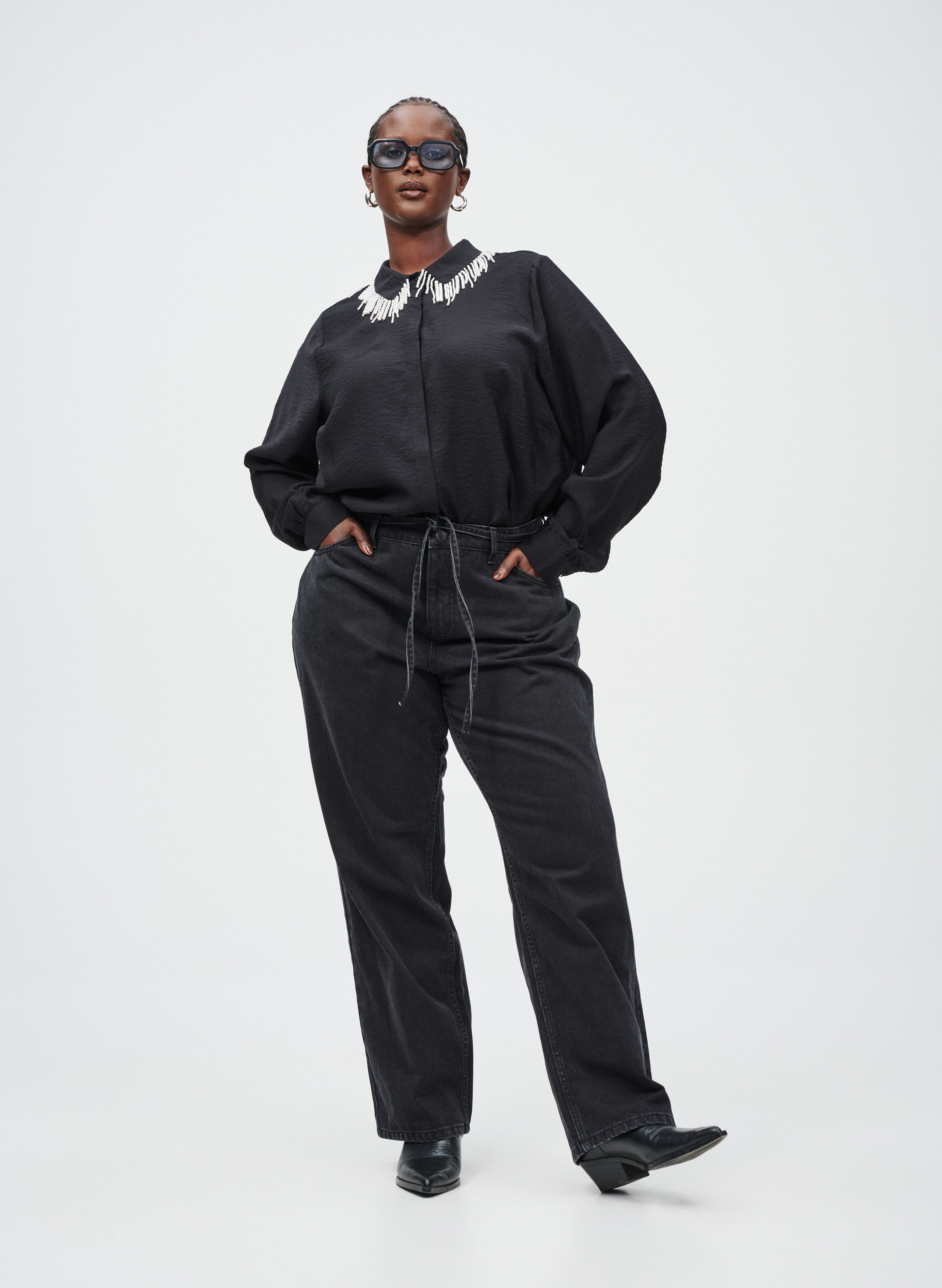 Shirt met geborduurde parelkraag, , Model