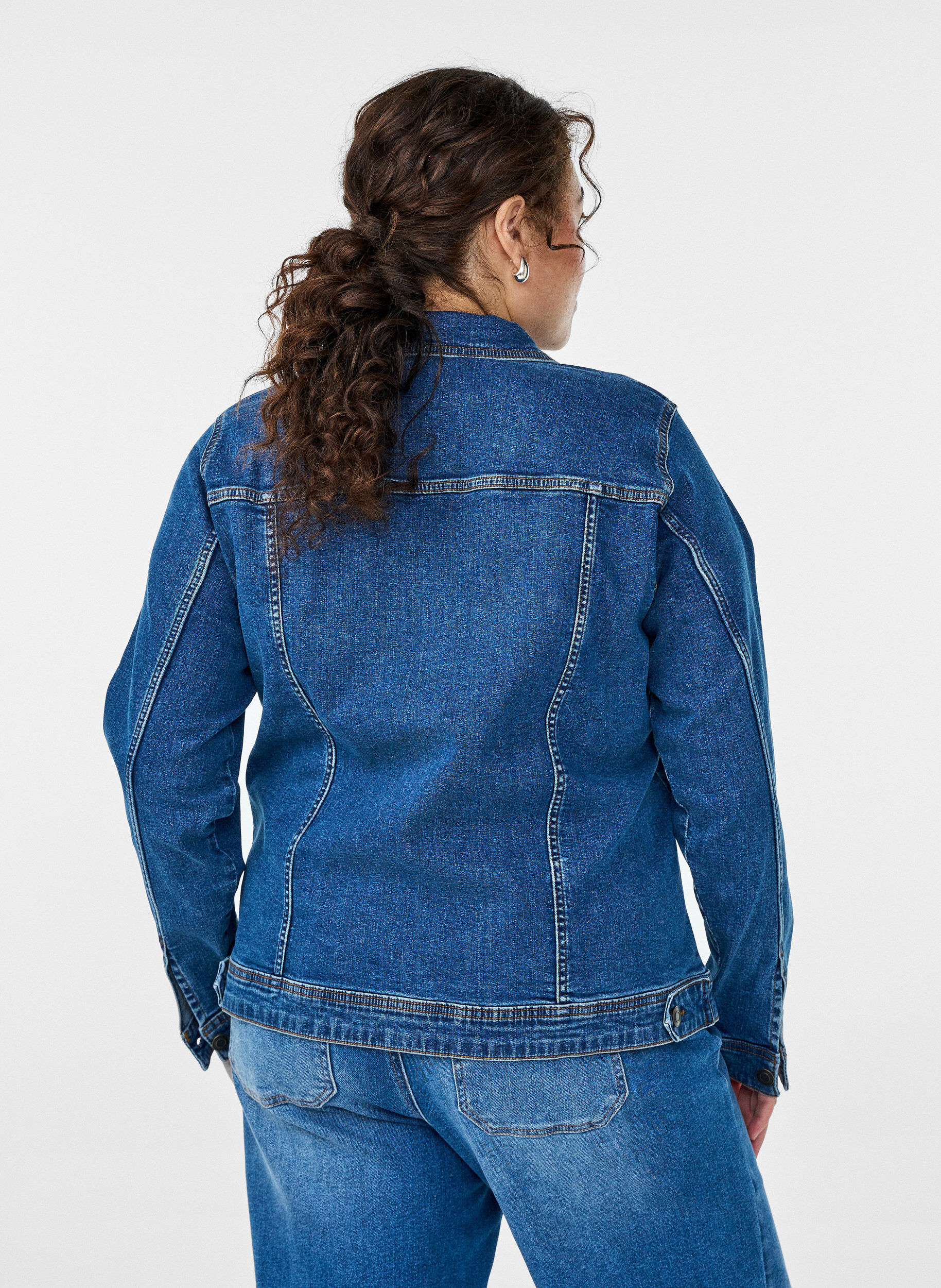 Zizzi Veste en jean avec une coupe classique, Bleu, Model image number 2