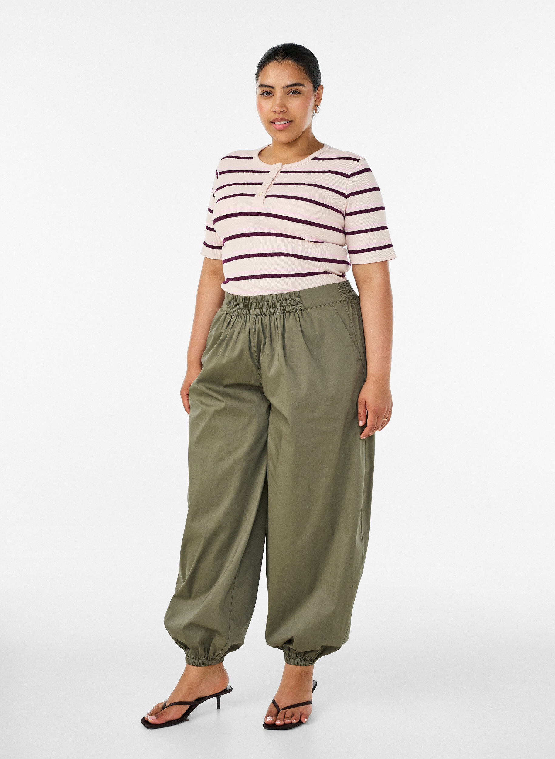 ZizziPantalon ballon avec poches et ceinture &eacute;lastique, Vert Kaki, Model image number 0