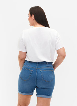 Short en jean à taille haute et coupe ajustée, Medium Blue Denim, Model image number 1