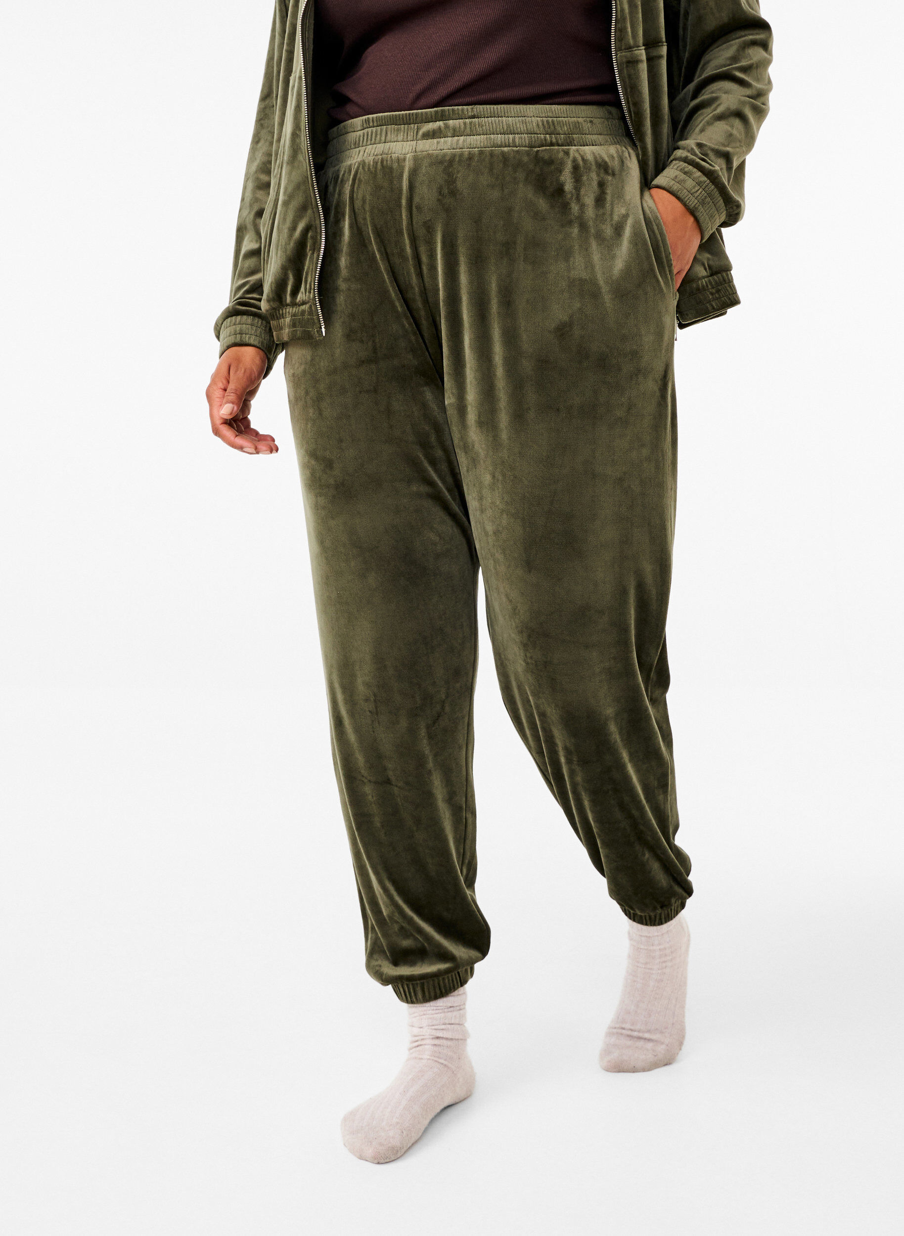 ZizziLosvallende fluwelen broek, Groen, Model image number 2