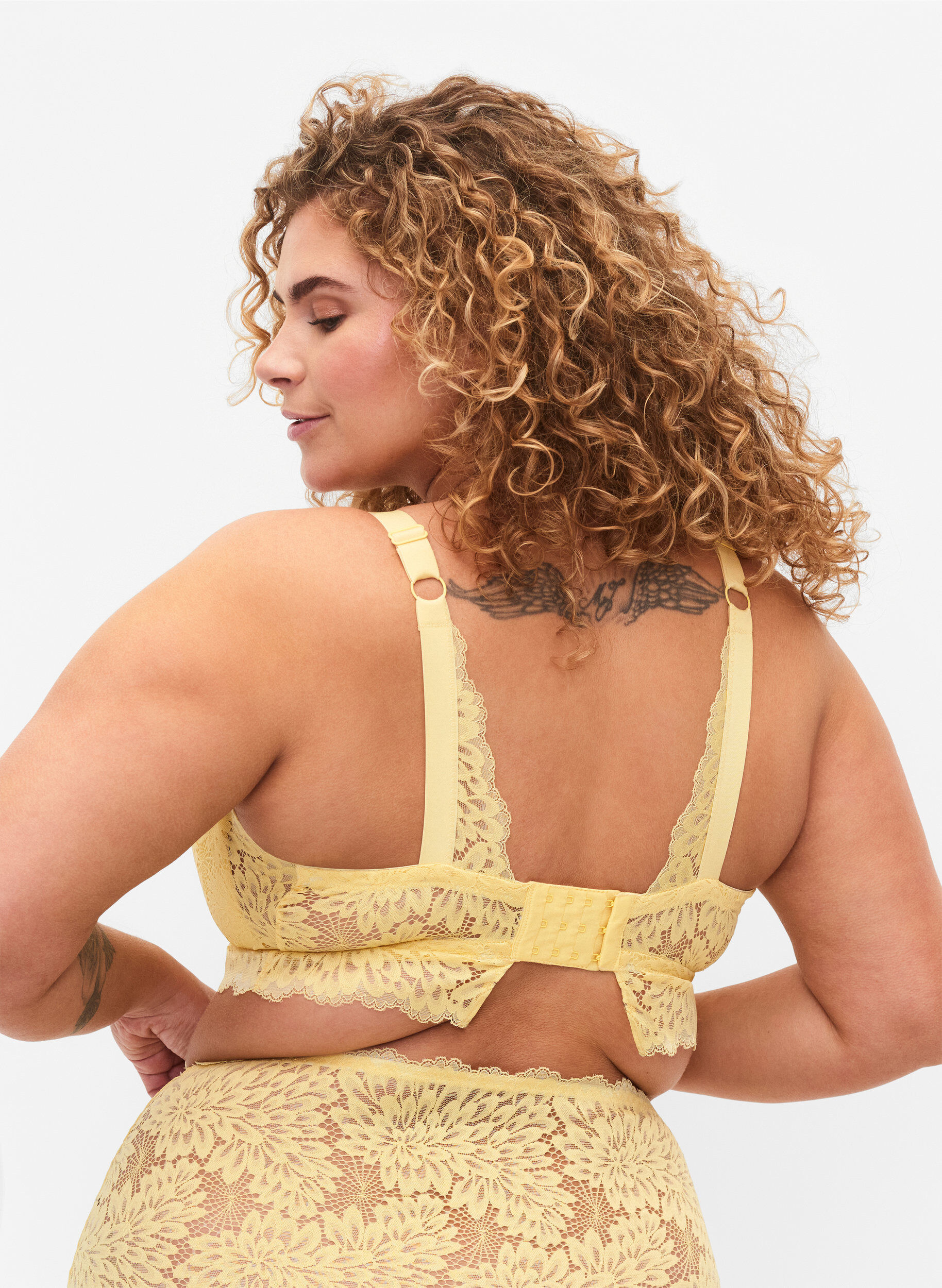 Zizzi Bralette avec d&eacute;tail et rembourrage doux, Pale Banana ASS, Model image number 1