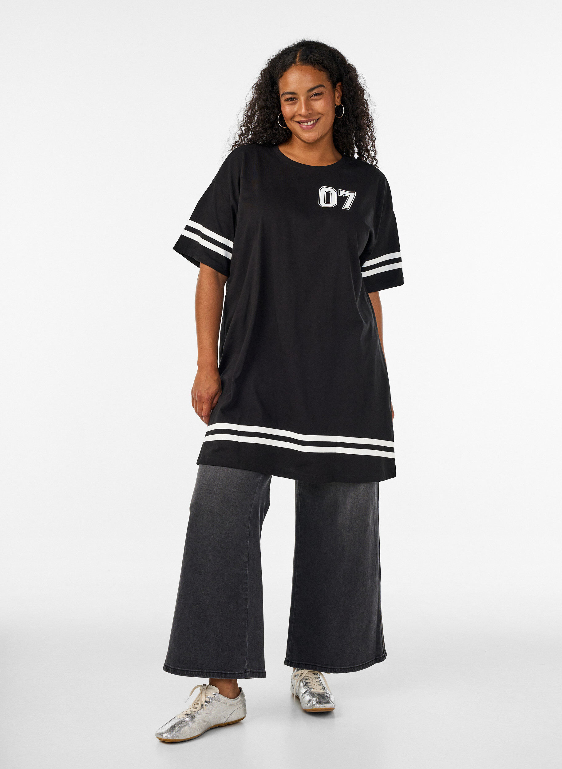 ZizziKort T-shirtjurkje met sportieve details, Zwart, Model image number 1