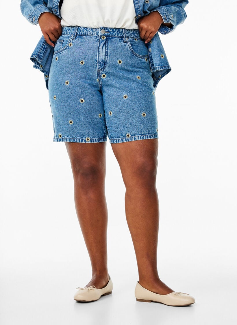Korte spijkerbroek met geborduurde bloemen, Blauw, Model image number 2