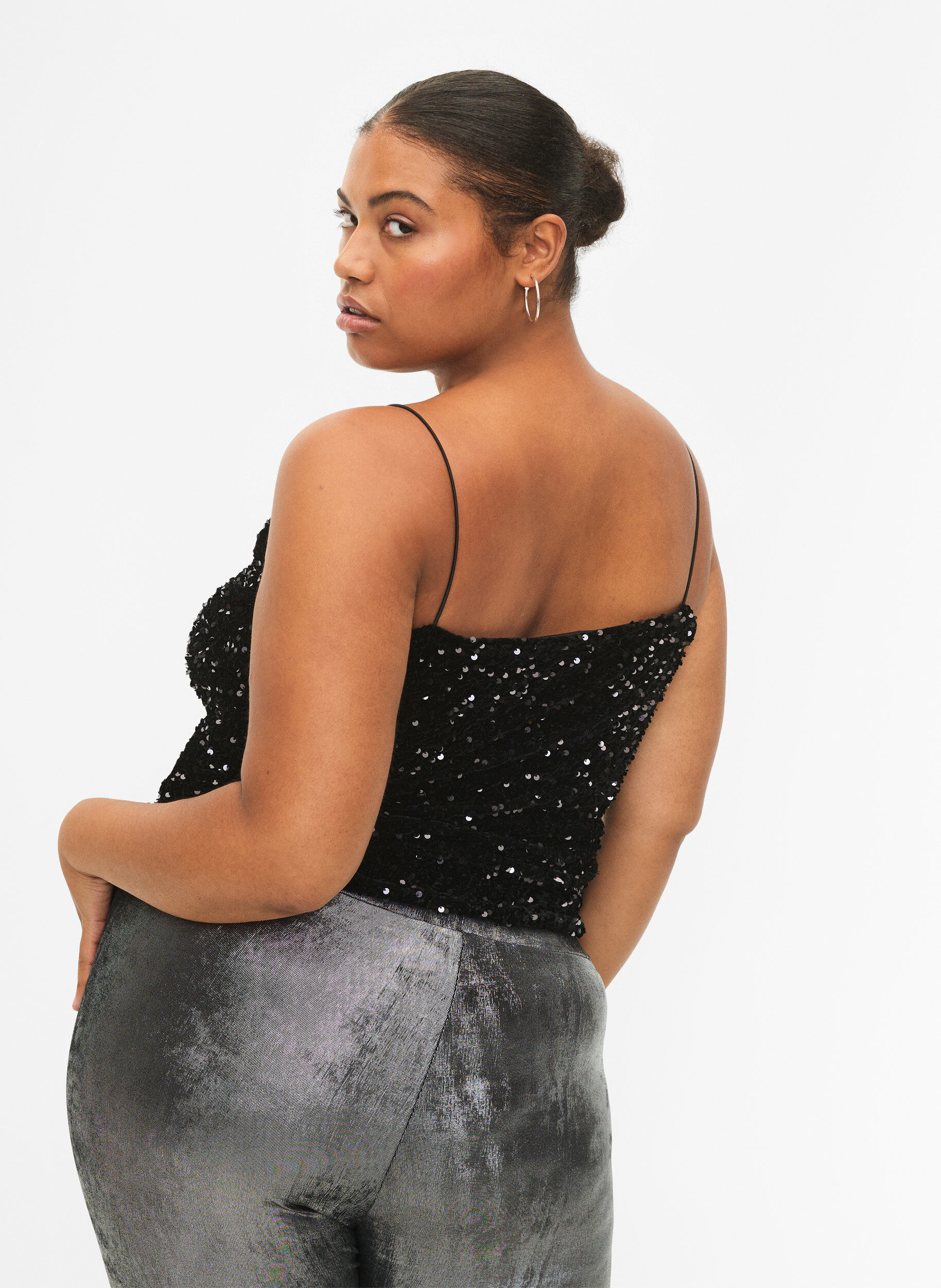 Zizzi Top &agrave; paillettes avec des bretelles &eacute;troites, Black Sequins, Model image number 1