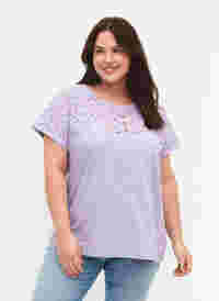 T-shirt ample avec broderie anglaise, Lavender, Model