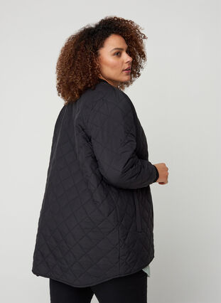 Courte veste matelassée avec poches, Black, Model image number 1
