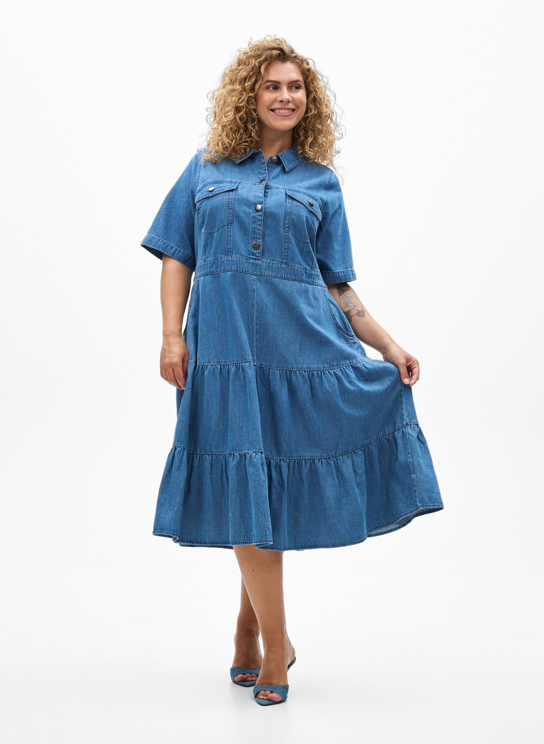 ZizziMidi denim jurk met knopen en korte mouwen, Blauw, Model image number 1
