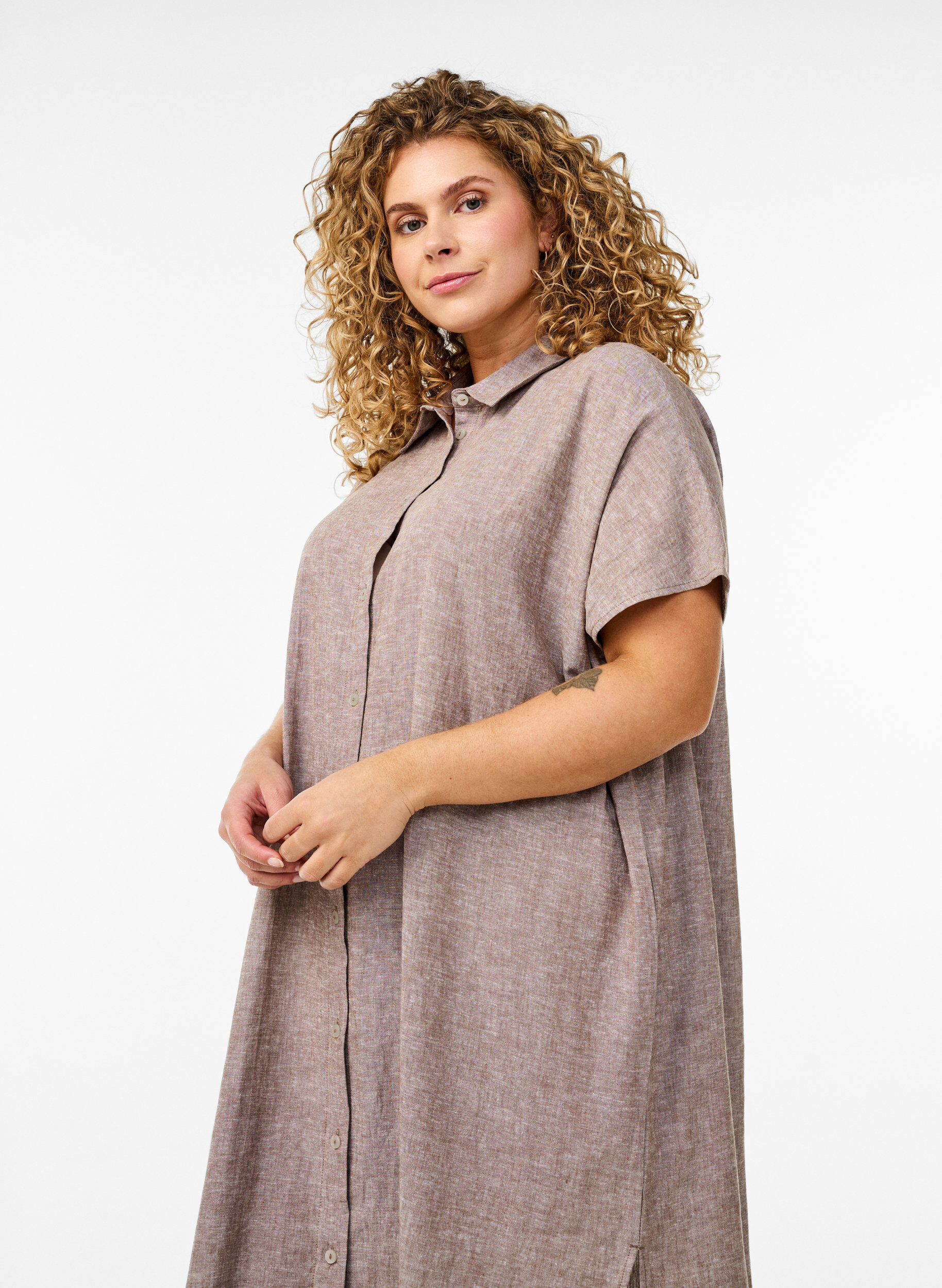 Zizzi Chemise longue en viscose et en lin, Marron, Model image number 2
