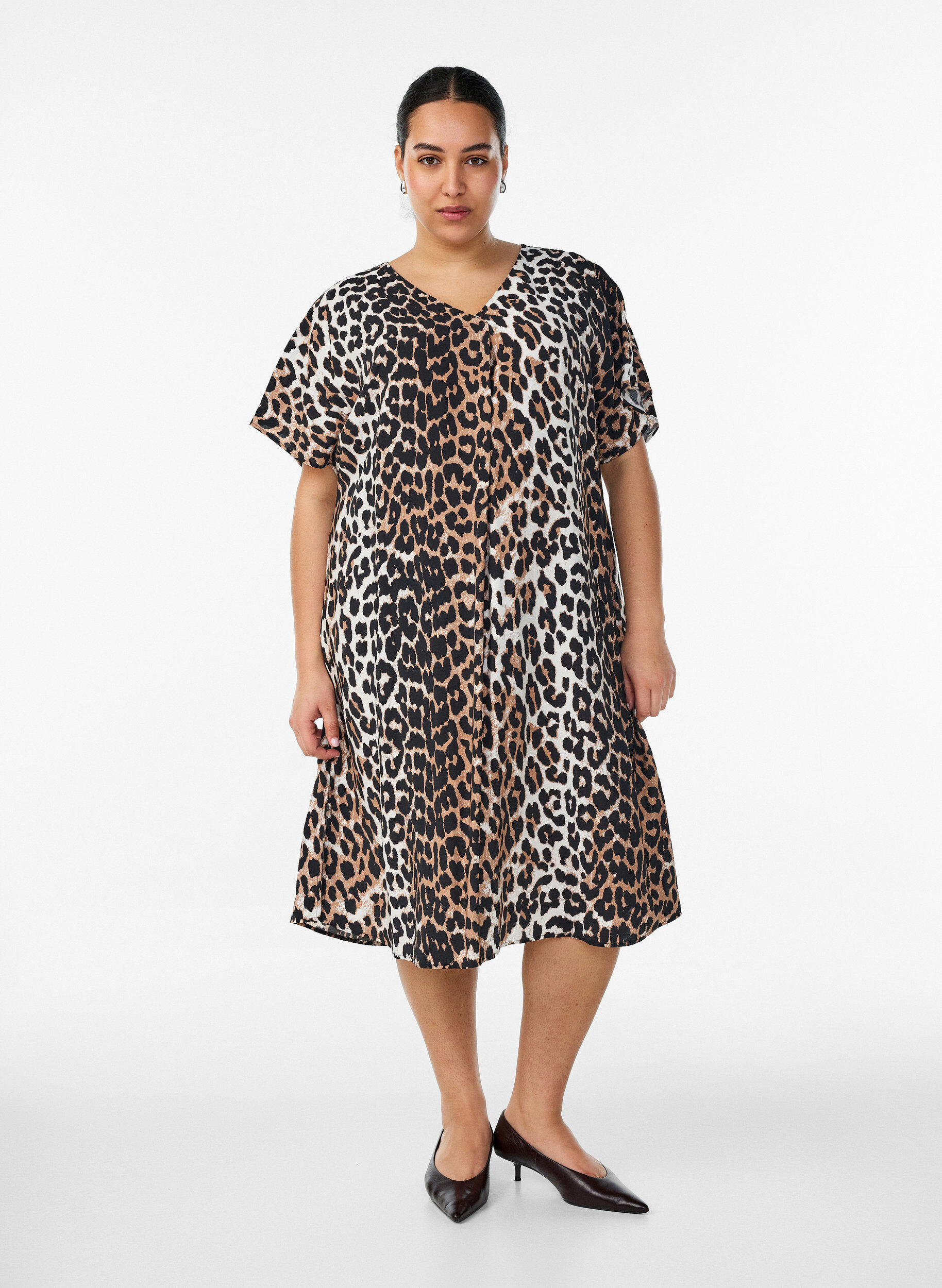 Robe &agrave; col en V en viscose, Marron, Model