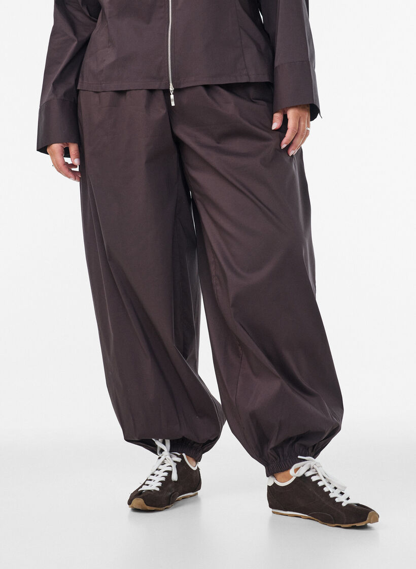 Pantalon ballon avec poches et ceinture &eacute;lastique, Marron, Model image number 2