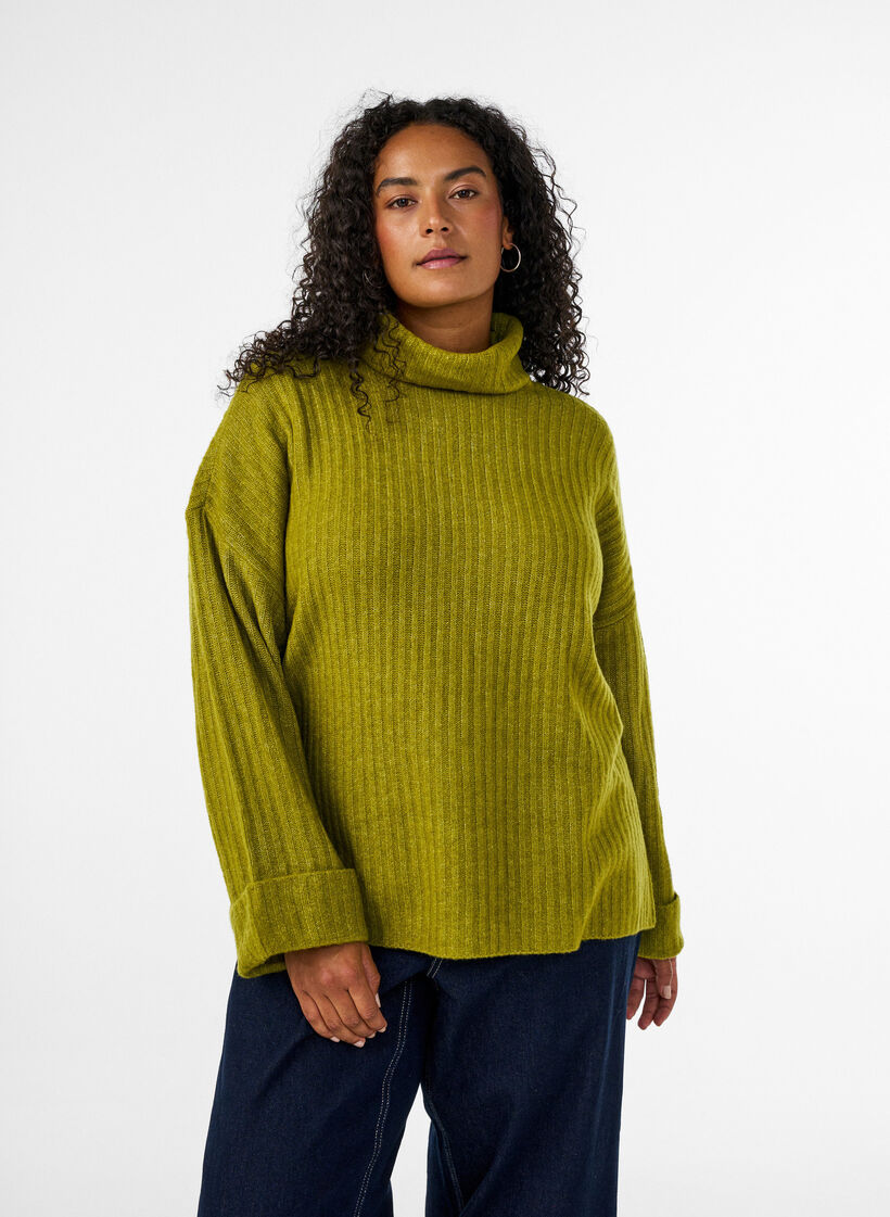 Top en maille avec col roul&eacute;, Vert clair, Model image number 0