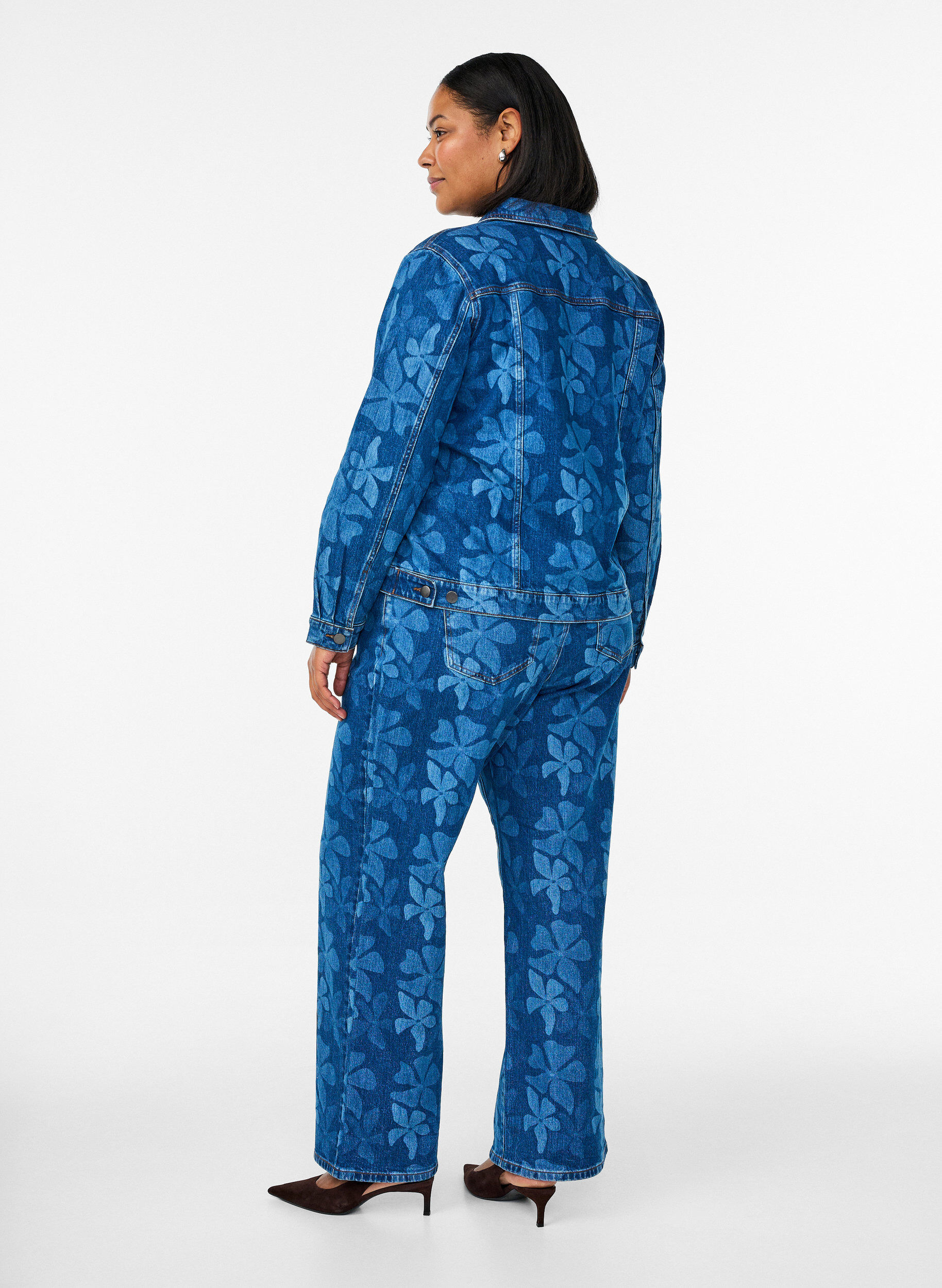ZizziMyra jeans in bloemen denim met een Wide fit, Blauw, Model image number 1