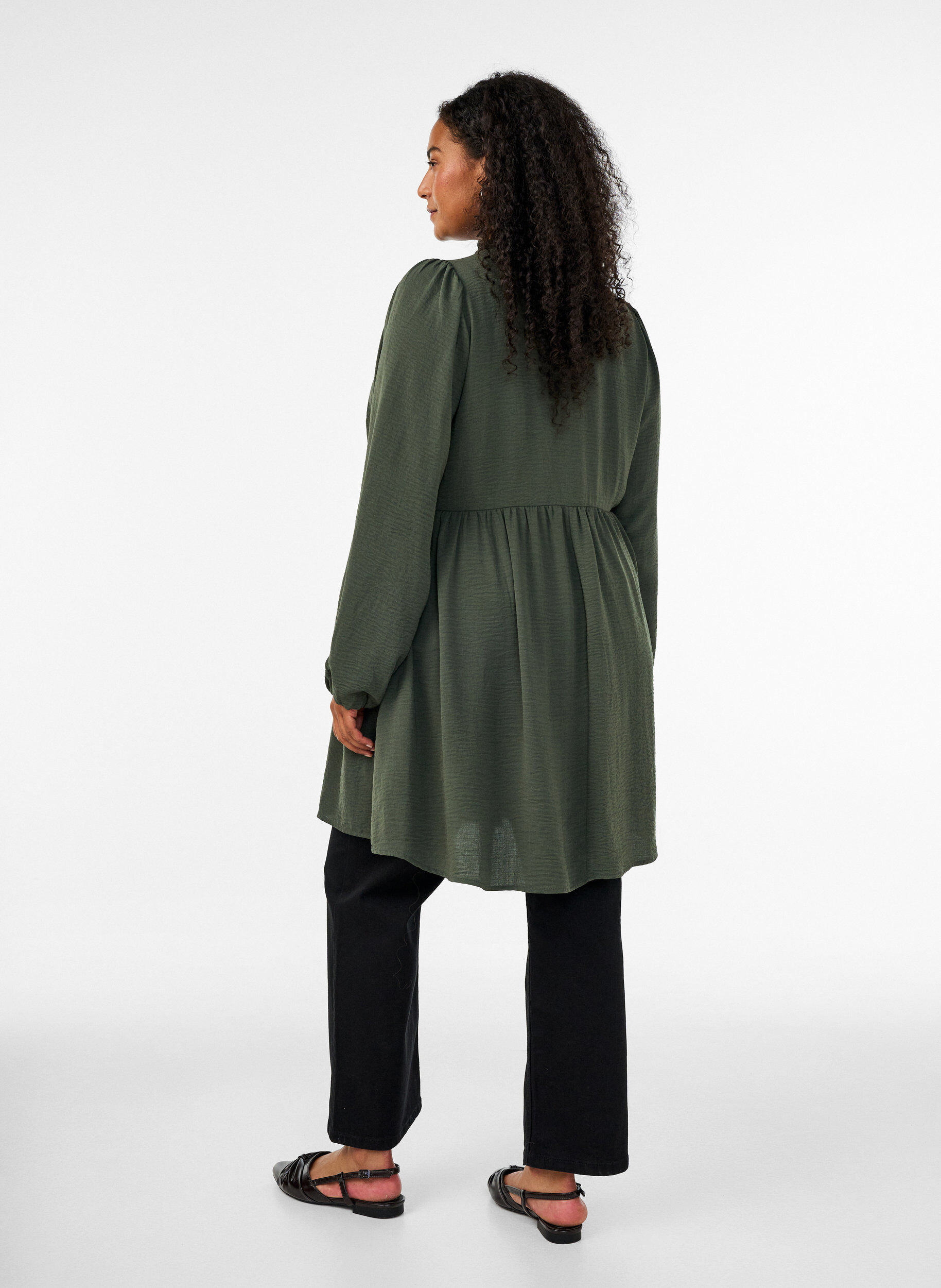 ZizziRobe coupe &eacute;vas&eacute;e avec une taille empire, Vert, Model image number 2