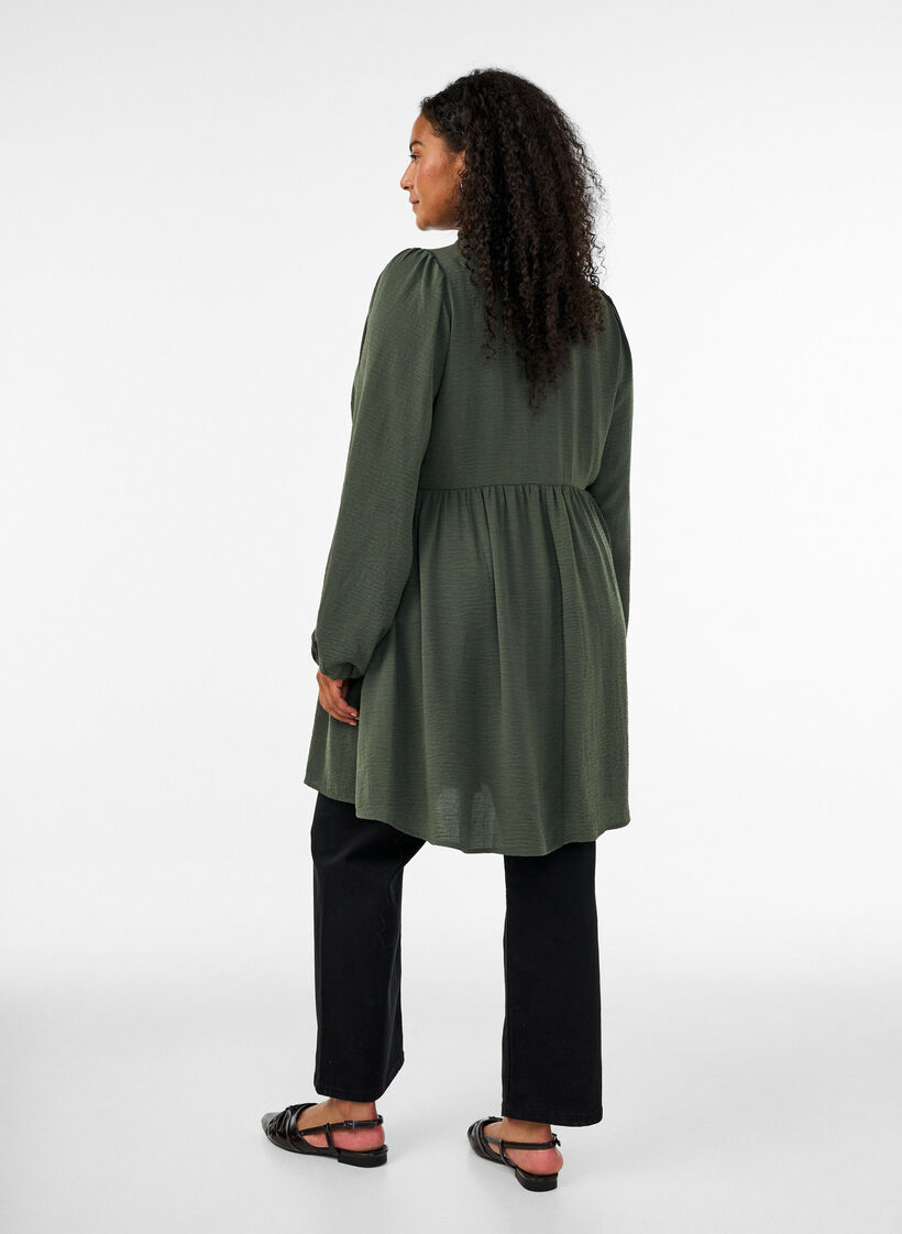 Robe coupe &eacute;vas&eacute;e avec une taille empire, Vert, Model image number 2