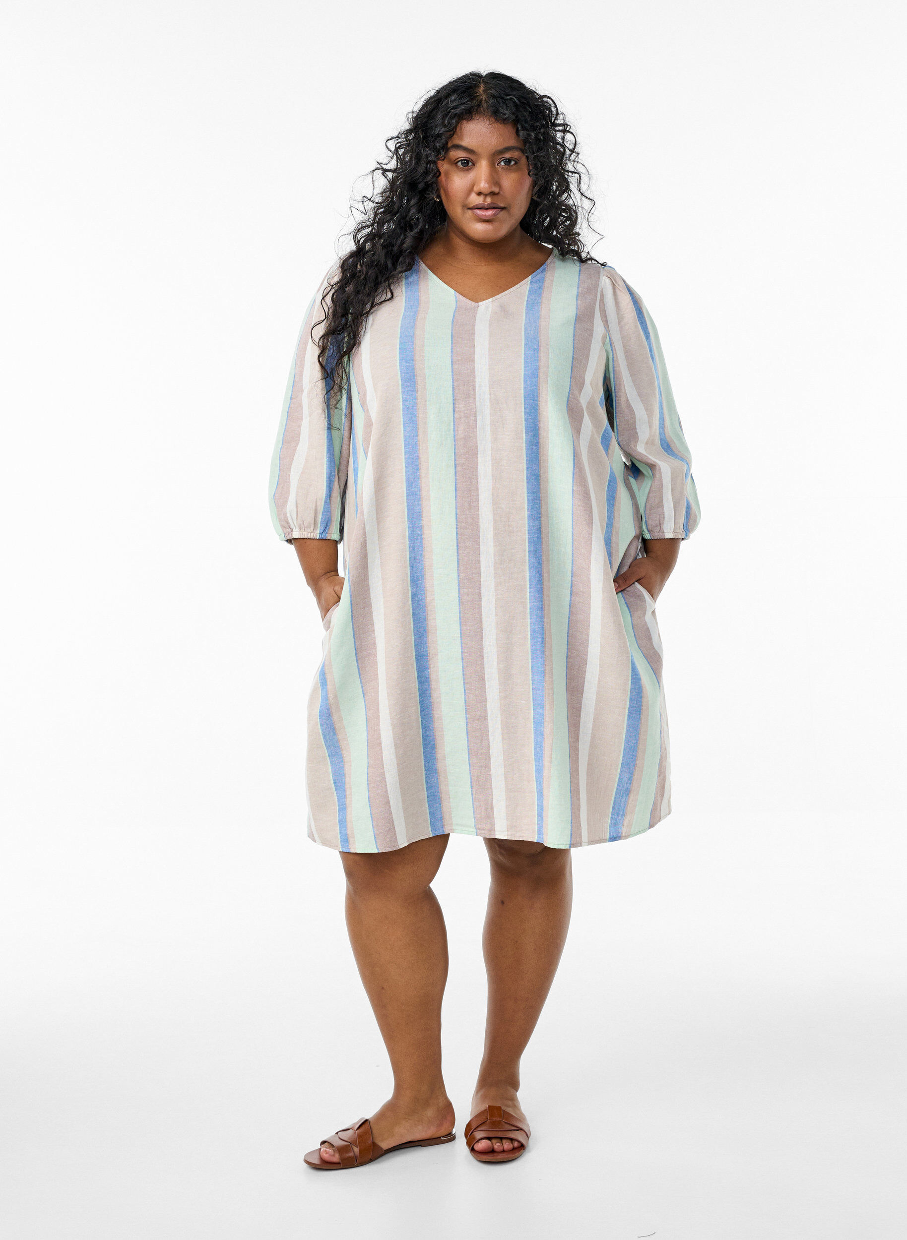 ZizziKorte jurk in linnen en viscose met 3/4 mouwen, Blauw, Model image number 1