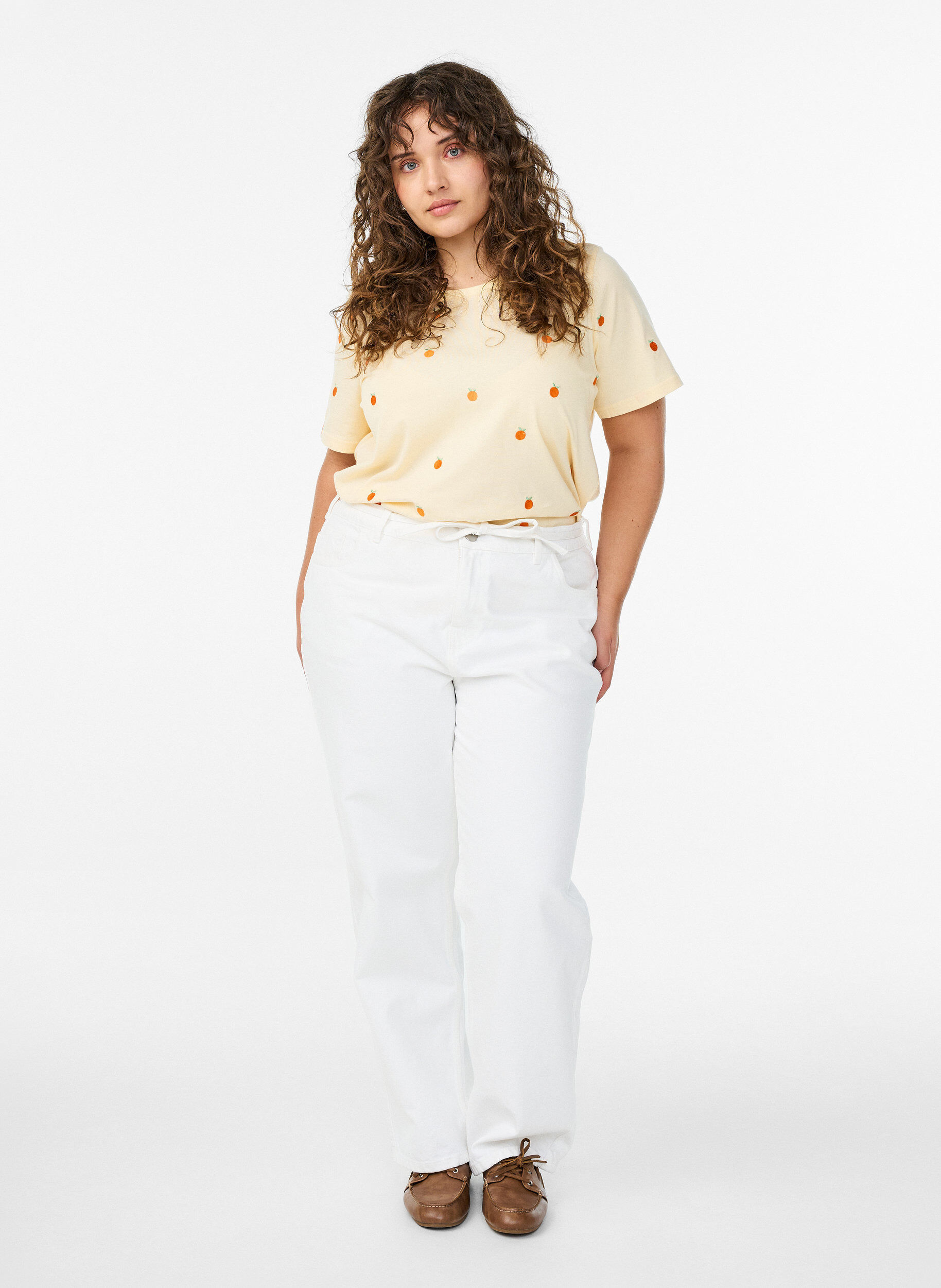 ZizziT-shirt in biologisch katoen met geborduurde motieven, Geel, Model image number 1