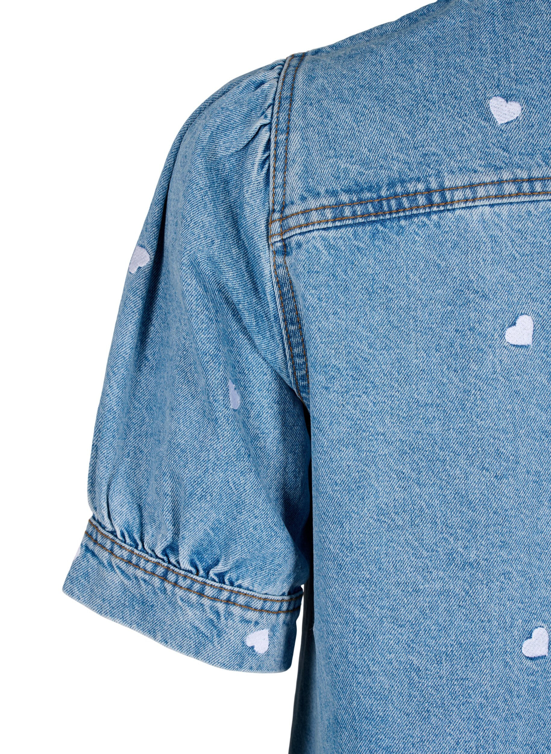 Zizzi Robe en jean orn&eacute;e de c&oelig;urs brod&eacute;s, Light blue denim, Packshot image number 3