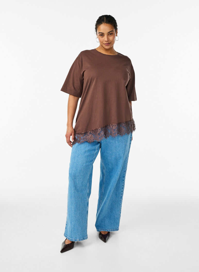 T-shirt avec ourlet asym&eacute;trique en dentelle, Marron, Model image number 1