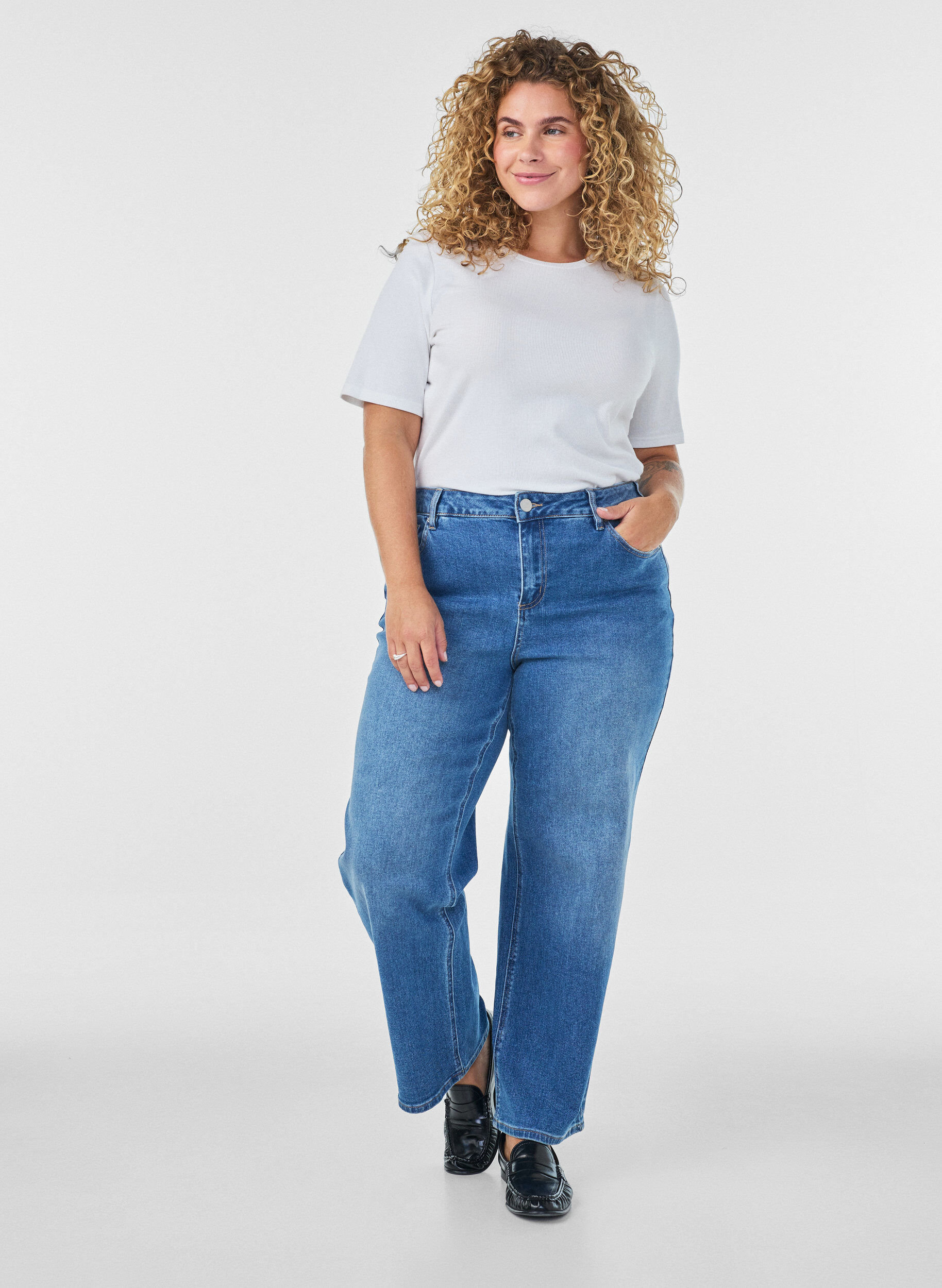 ZizziJean droit &agrave; l'aspect l&eacute;g&egrave;rement us&eacute;, Bleu Clair, Model image number 0