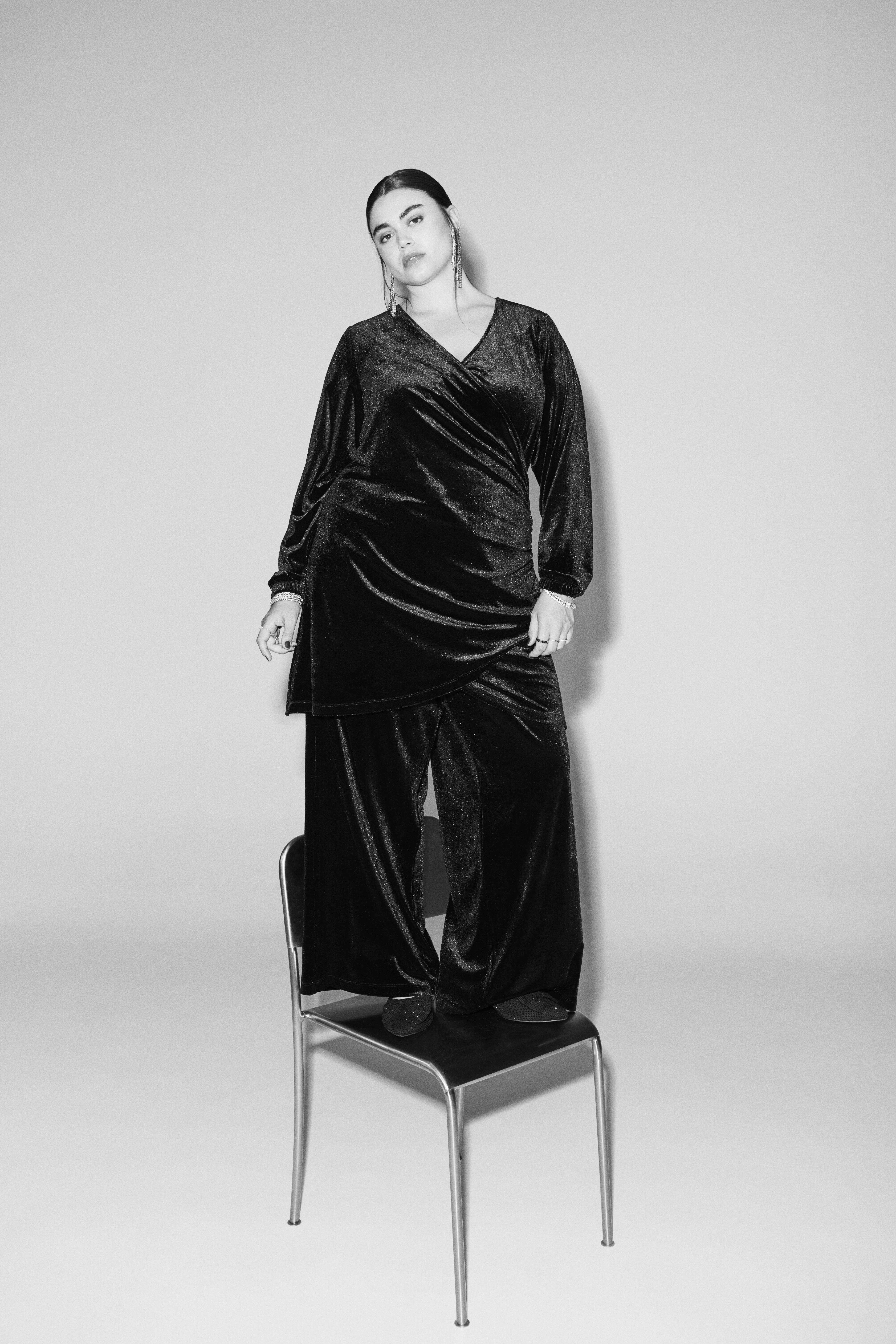 ZizziVelourset met details, , Model