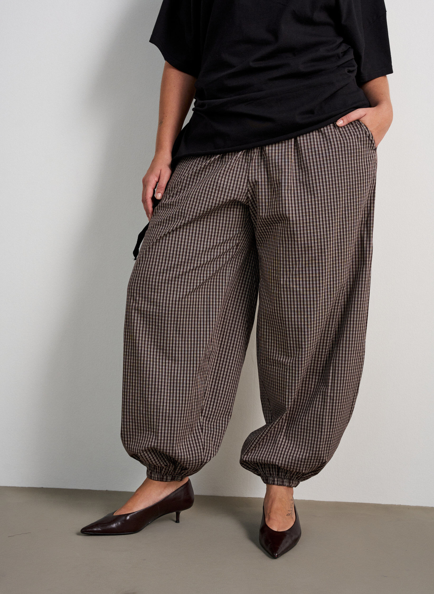 ZizziBalloonbroek met hoge taille en all-overpatroon, Bruin, Model image number 2