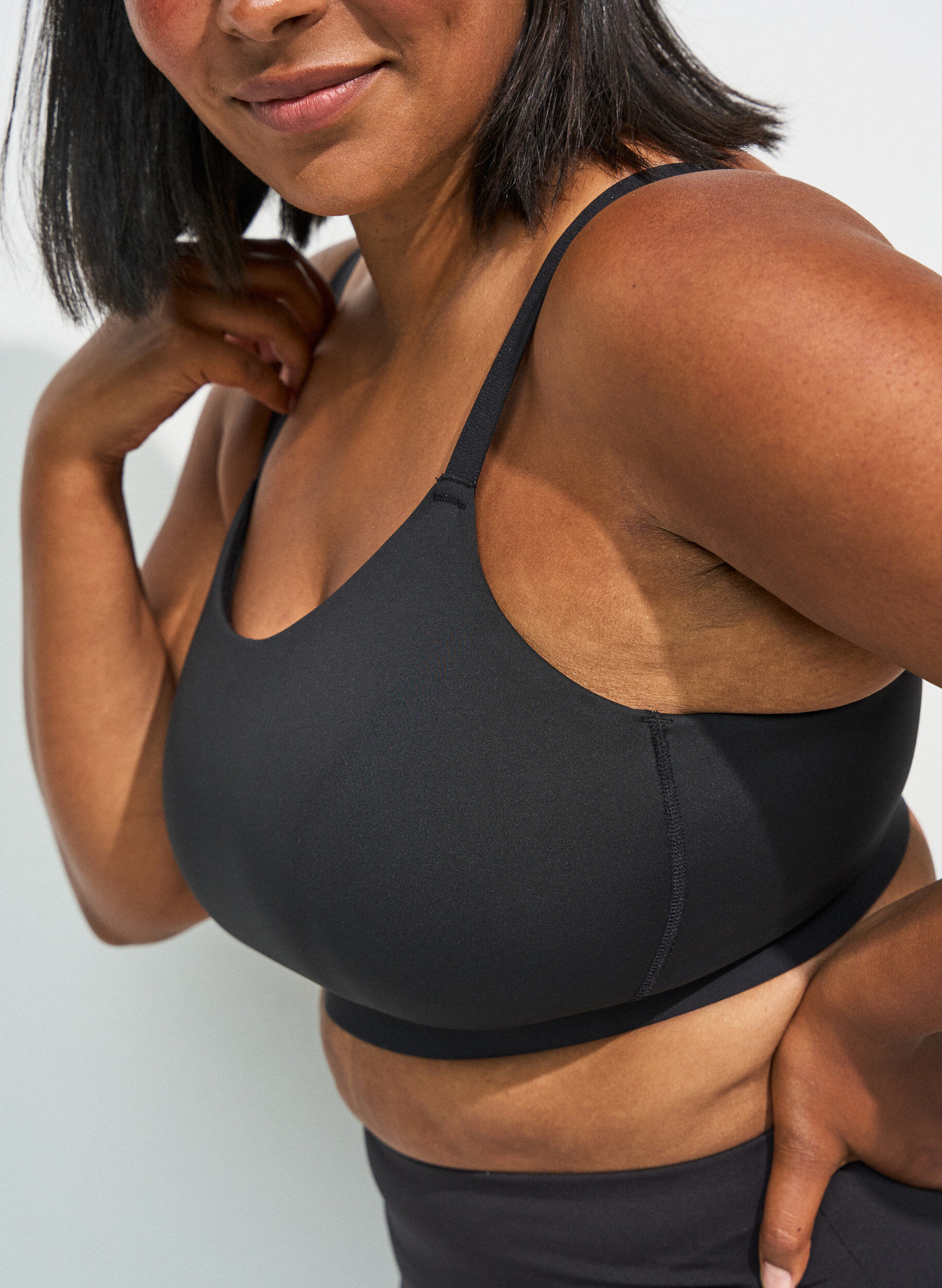 ZizziLicht gewatteerde sportbeha, Zwart, Model image number 3