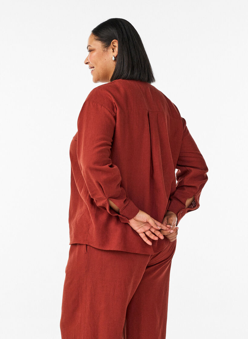 Blouse en lin et viscose avec col en V, Bordeaux, Model image number 2