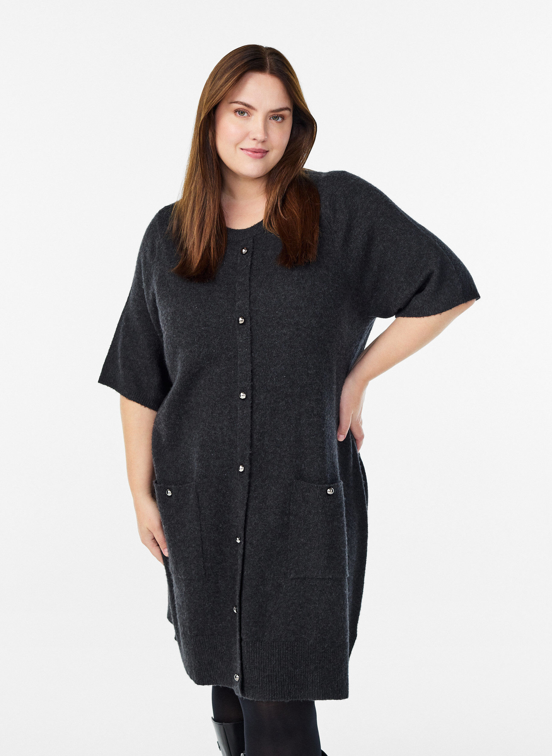 Gebreide korte jurk met korte mouwen en bolknopen, Grijs, Model