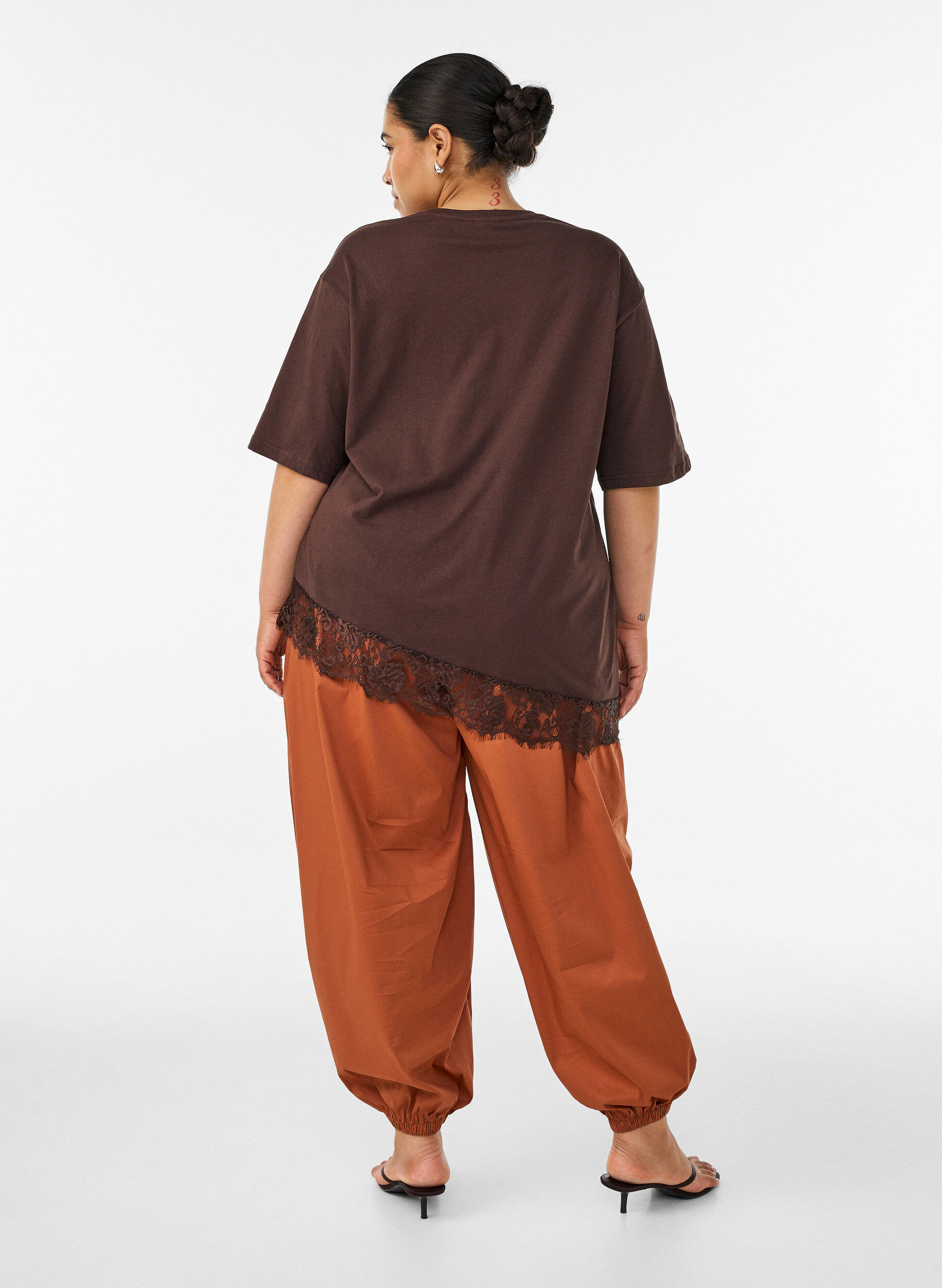 ZizziPantalon ballon avec poches et ceinture &eacute;lastique, Camel, Model image number 1