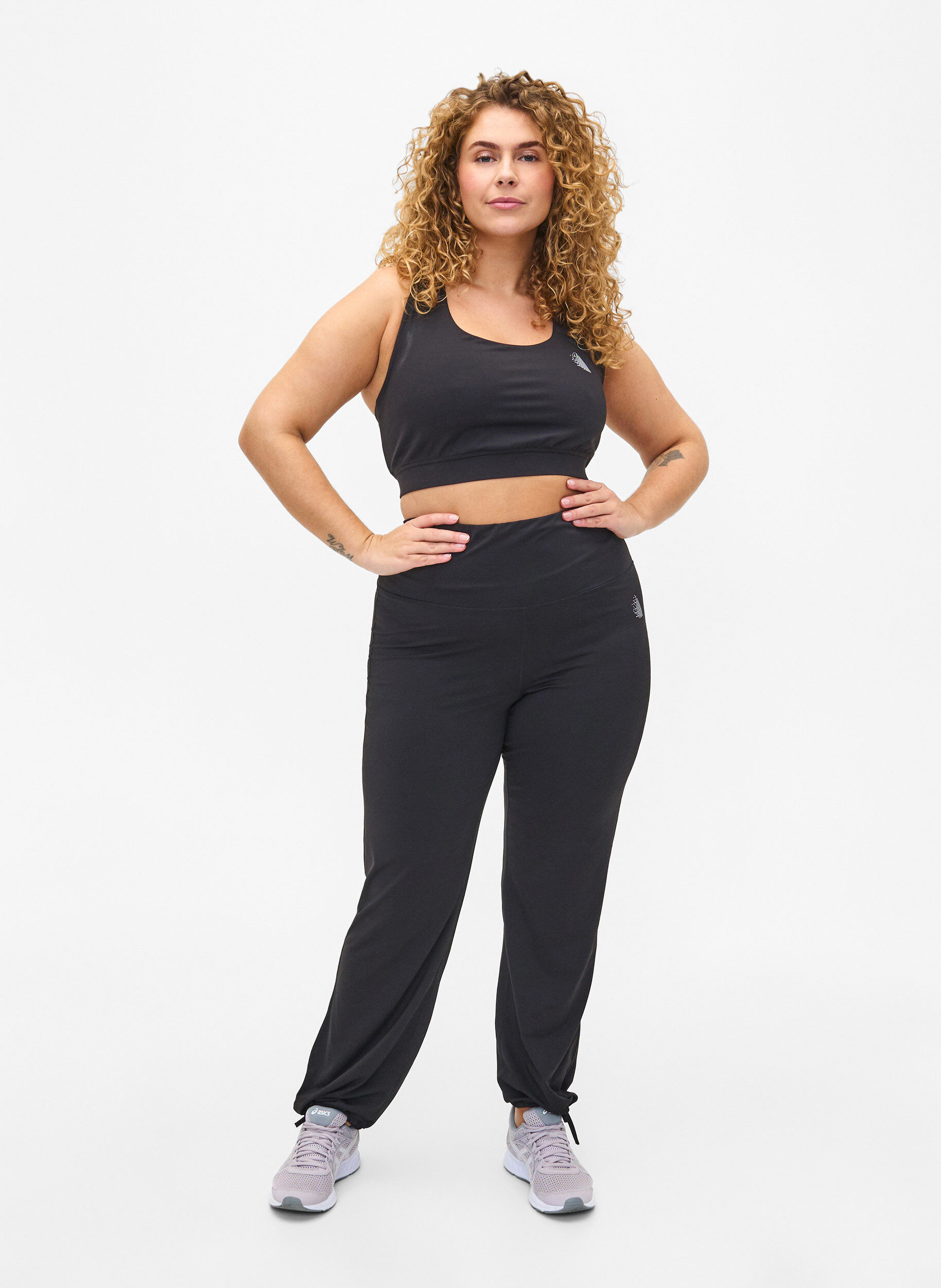 ZizziLosvallende trainingsbroek met trekkoord, Black, Model image number 2