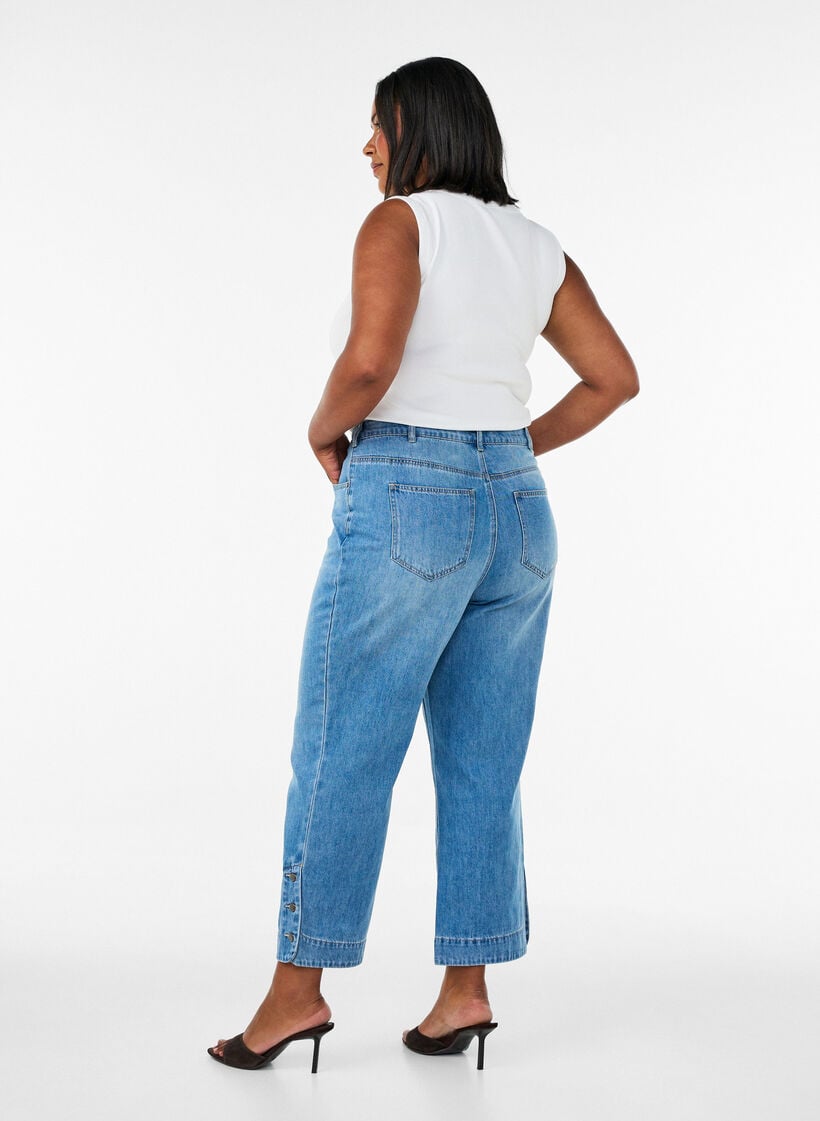 Jean cropped Kiana &agrave; coupe droite avec d&eacute;tails boutonn&eacute;s, Bleu Clair, Model image number 1