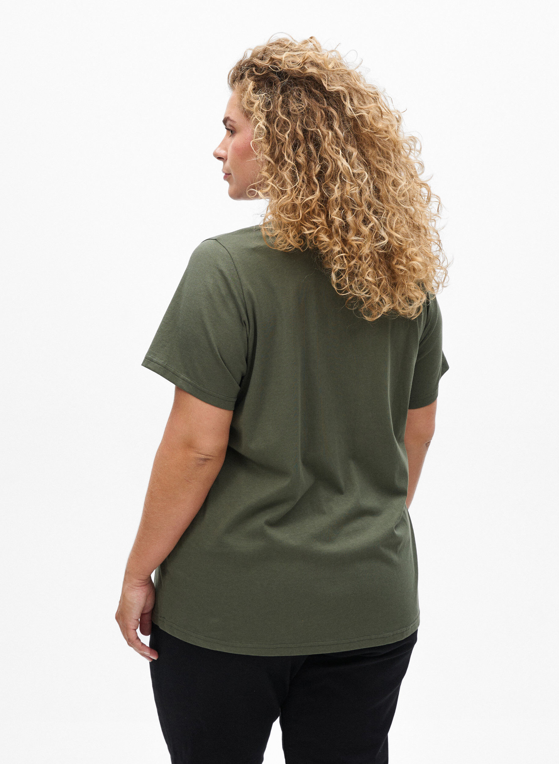 Zizzi T-shirt en coton simple avec encolure en V, Vert, Model image number 2